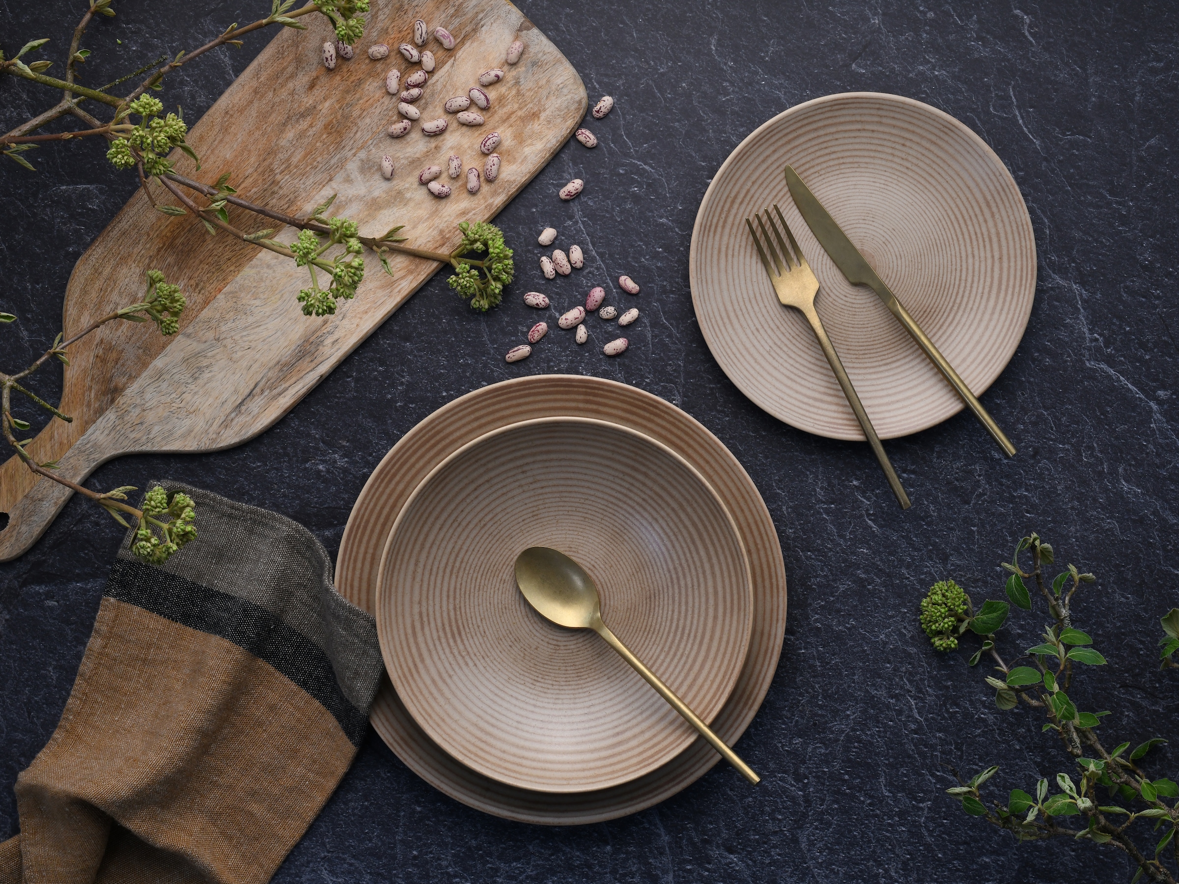 CreaTable Teller-Set »Catania, Tellerset 12-tlg.« Vintage Farben, Ausdrucksstarkes Relief, Handwerklicher Charakter