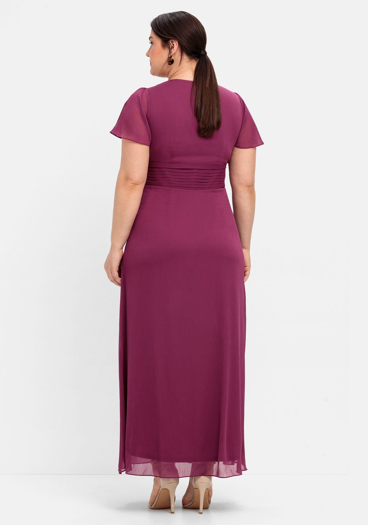 Sheego Abendkleid »Abendkleid mit Schmuckbrosche«