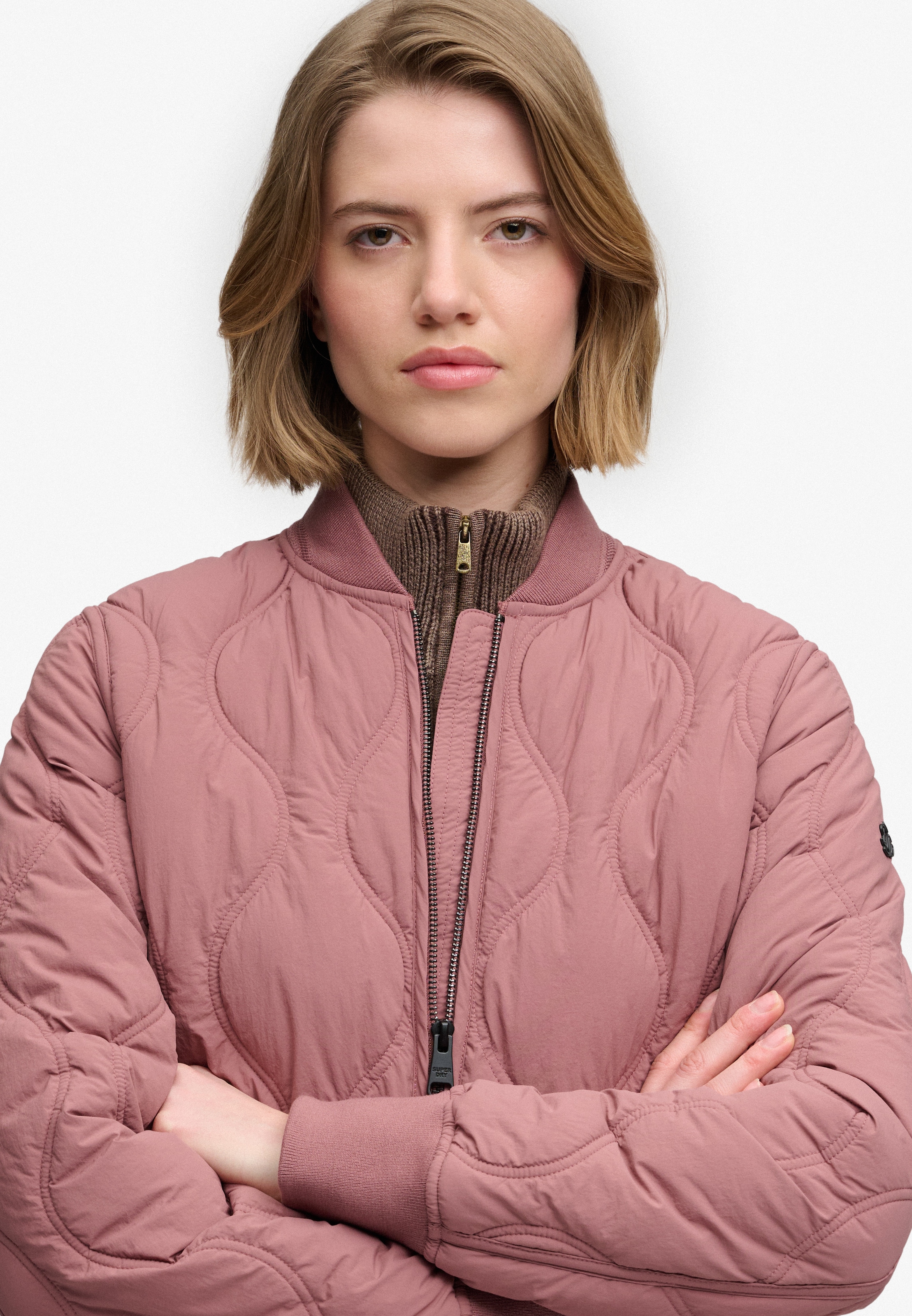 Superdry Steppjacke »SHORT ONION QUILT LINER JKT« mit Reißverschluss, aus Nylon, Relaxed Fit, unifarbene Optik