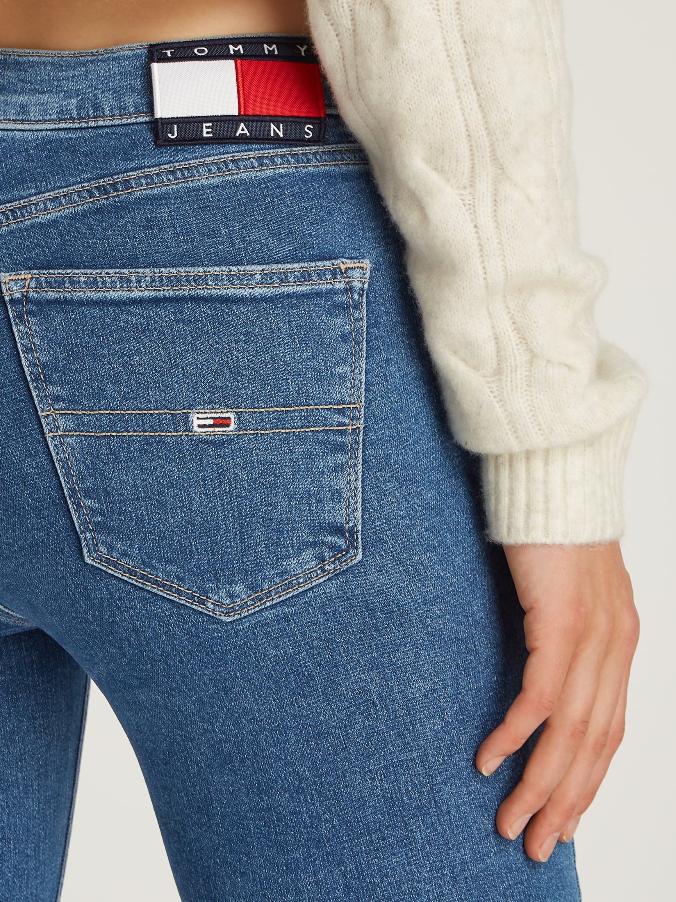 Tommy Jeans Skinny-fit-Jeans »NORA MR SKNY«, mit Waschung, mit Logo-Badge