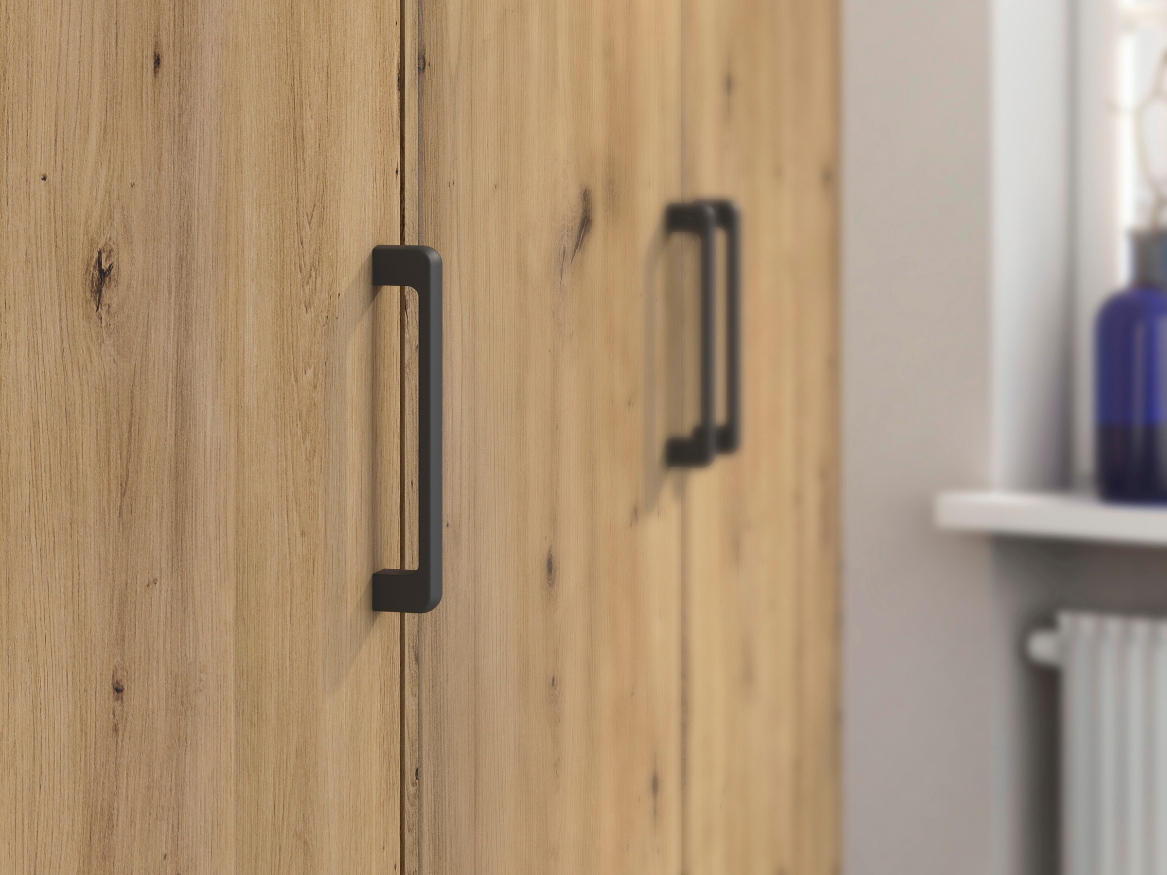 rauch Drehtürenschrank »Kleiderschrank Schrank Garderobe Wäscheschrank VOYAGER«, (in 3 verschiedenen Ausstattungen BASIC/CLASSIC/PREMIUM), moderne Griffe in Graumetallic mit Außenschubkästen MADE IN GERMANY