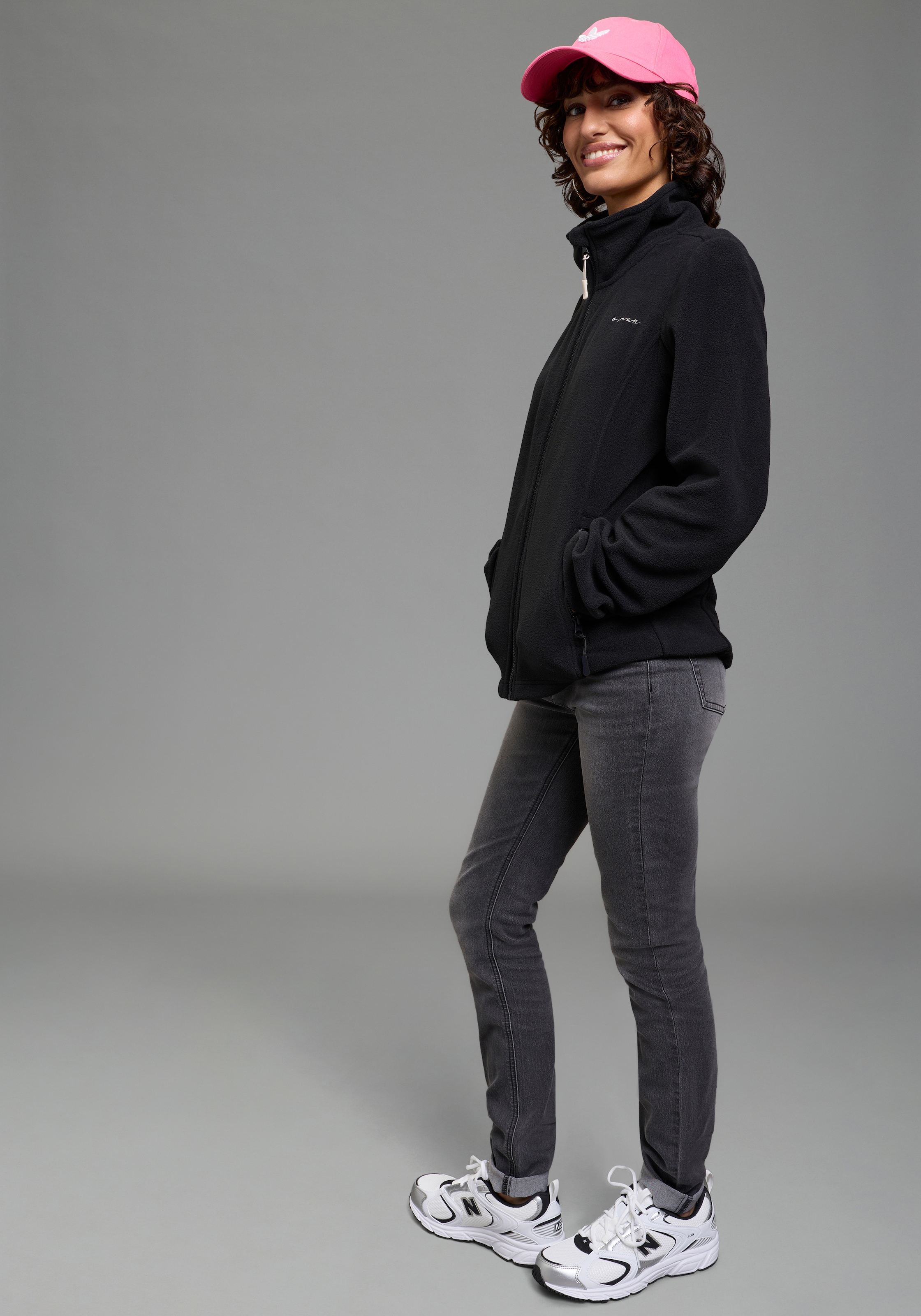 Ocean Sportswear Fleecejacke aus weichem Fleece-Material, unifarben, mit Logostickerei