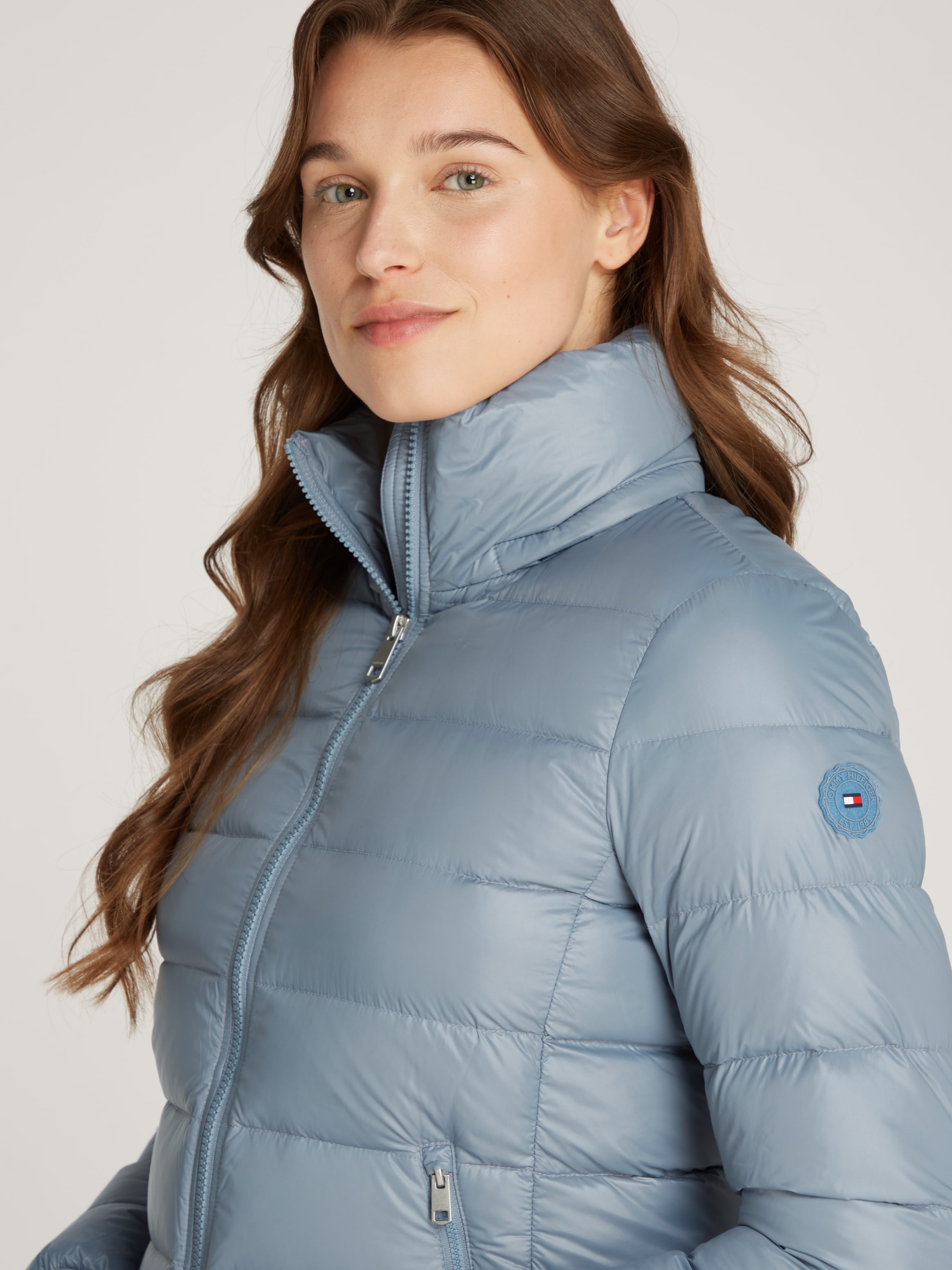 Tommy Hilfiger Steppjacke »LW DOWN FEMININE GLOSS JACKET«, mit leichter Wattierung