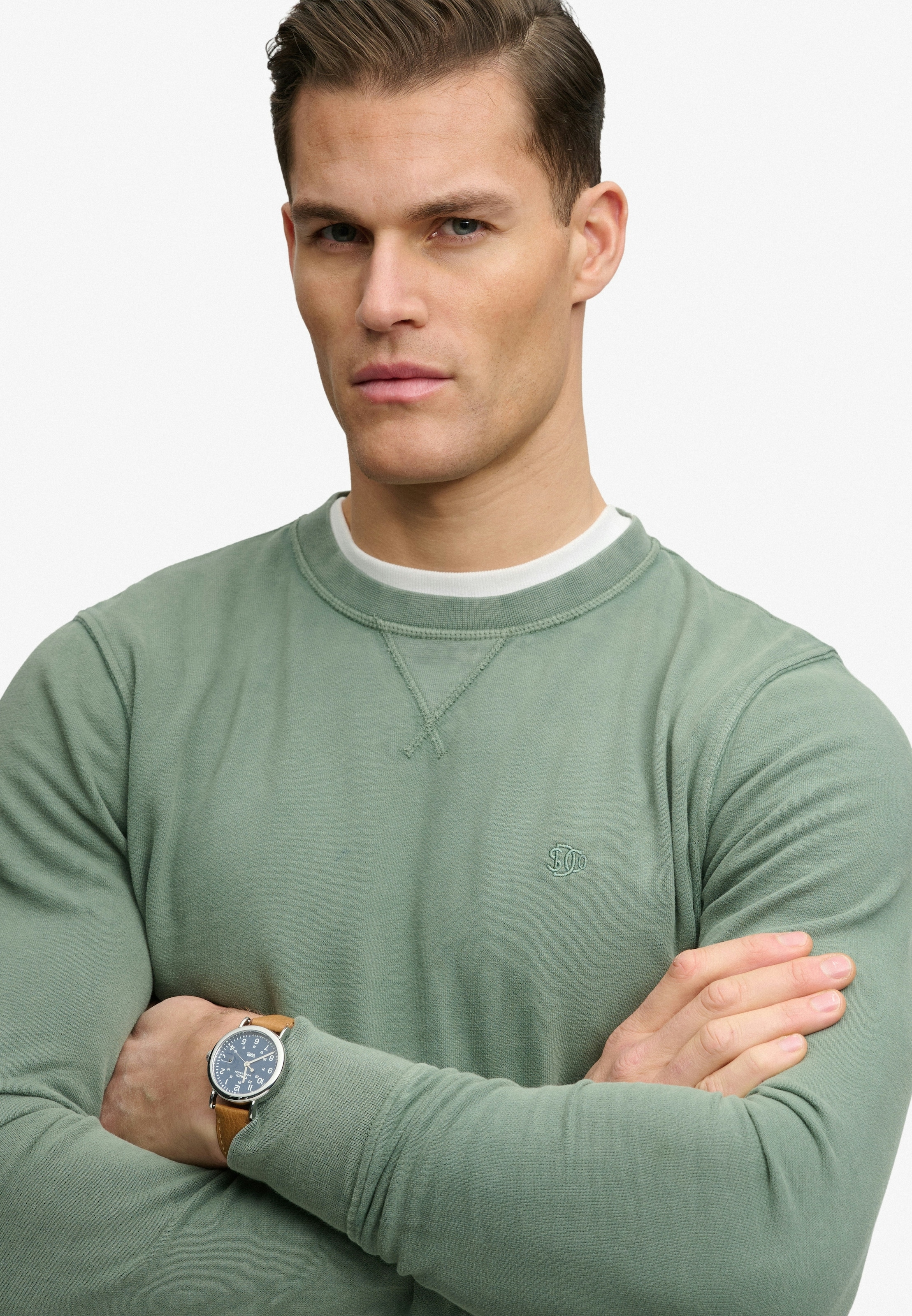 Superdry Sweatshirt »CLASSIC ESSENTIAL SWEATSHIRT«, mit Rundhalsausschnitt, aus Baumwolle, Relaxed Fit, normaler Schnitt
