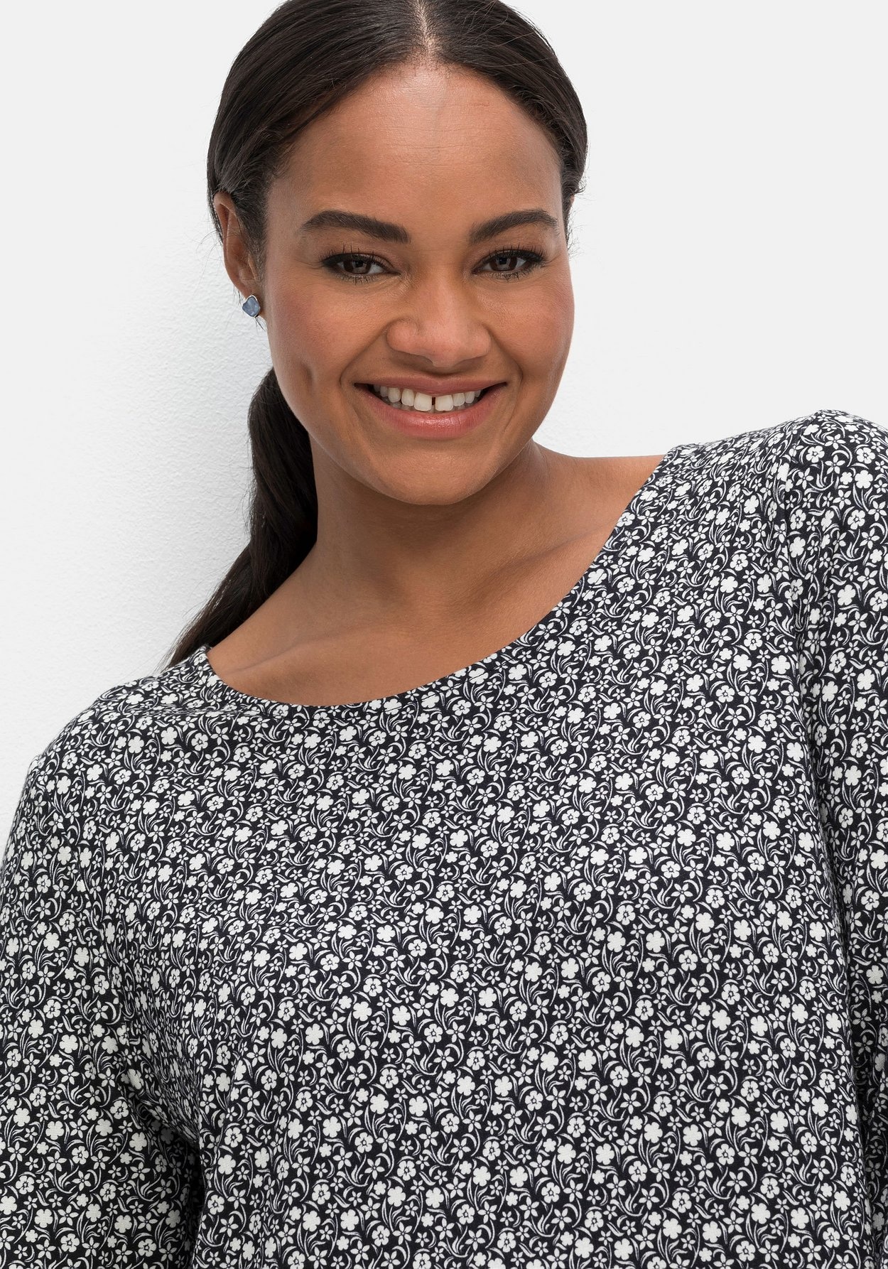 Sheego Shirtkleid »Shirtkleid mit Blumendruck, legere Form«, mit Blumendruck, legere Form