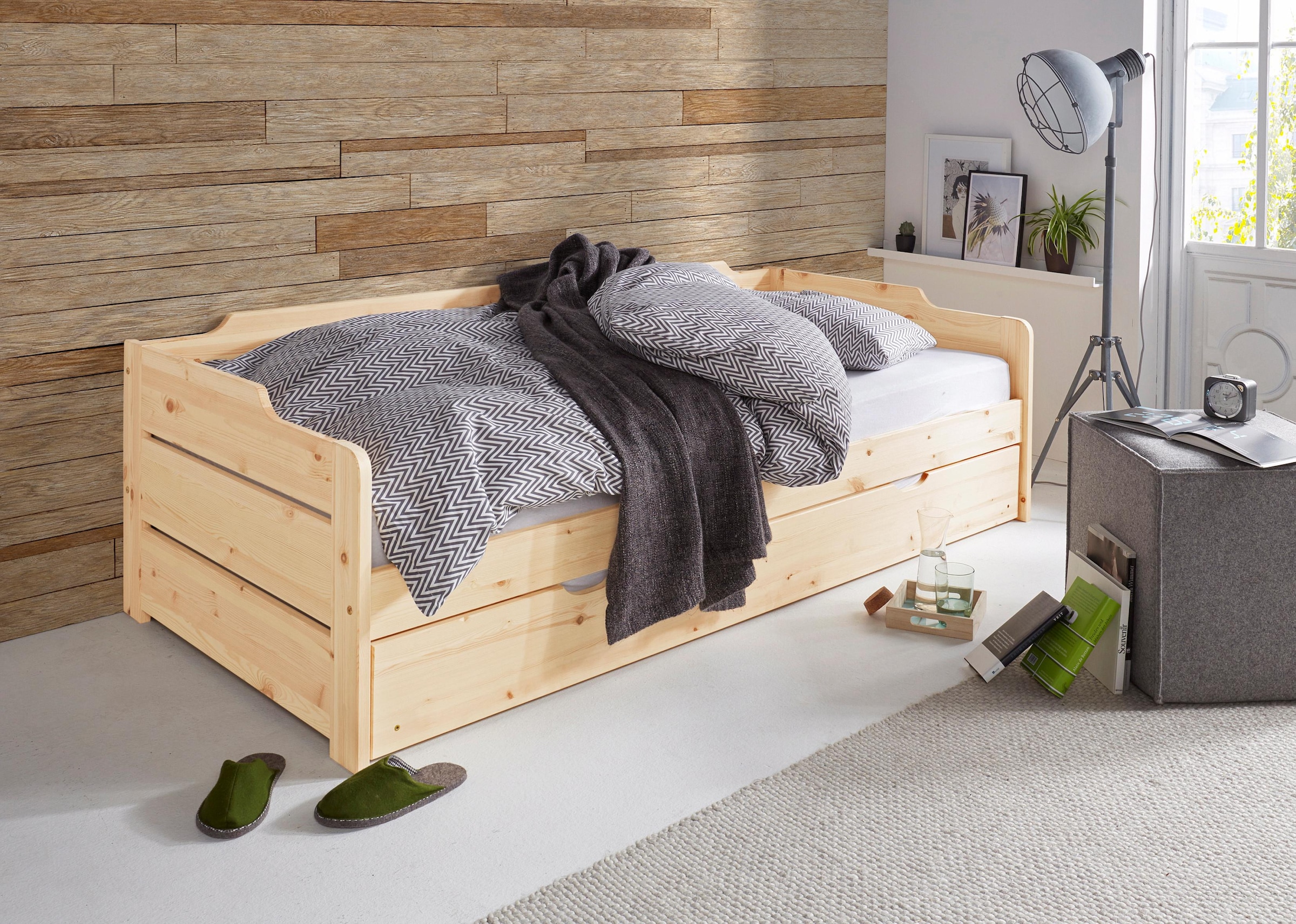 Home affaire Daybett »"REETE " BESTSELLER! Funktionsbett, Kinderbett, inklusive Schubkasten«, (2 Schlafplätze), FSC® zertifiziertes Massivholz (Kiefer), klassischer Landhausstil