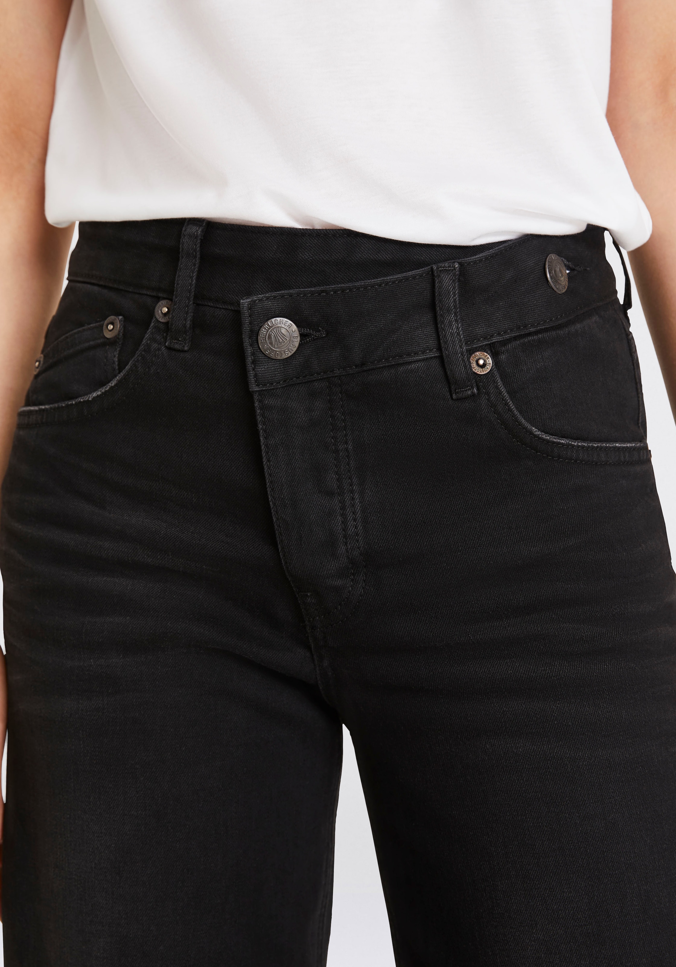 Herrlicher Straight-Jeans »Mäze Sailor Recycled Denim Black Stretch«, im Five-Pocket Style