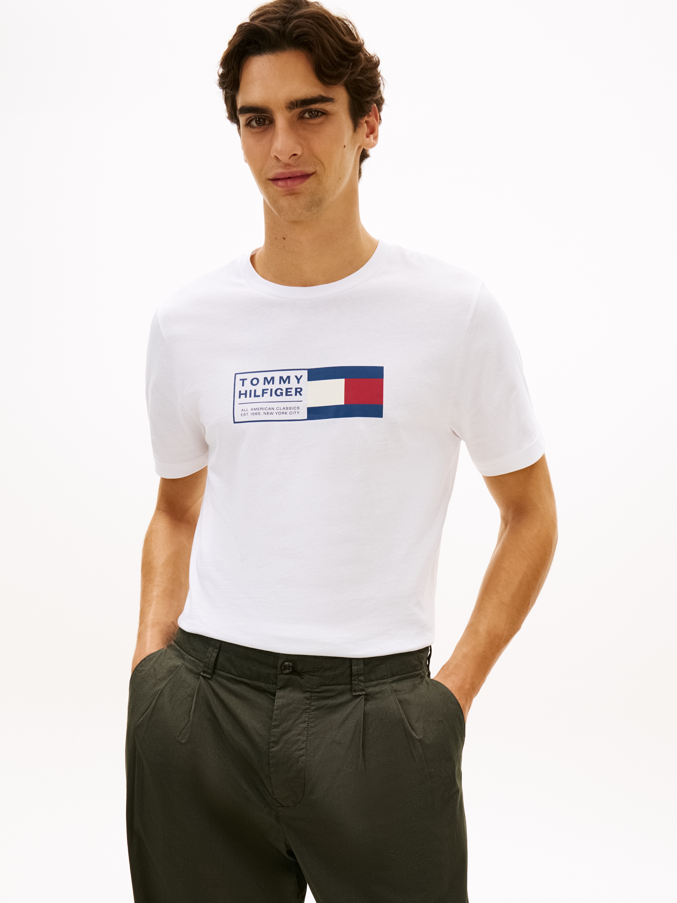 Tommy Hilfiger T-Shirt »BRAND LOVE TEXT BOX« regular fit, gerippter Rundhals