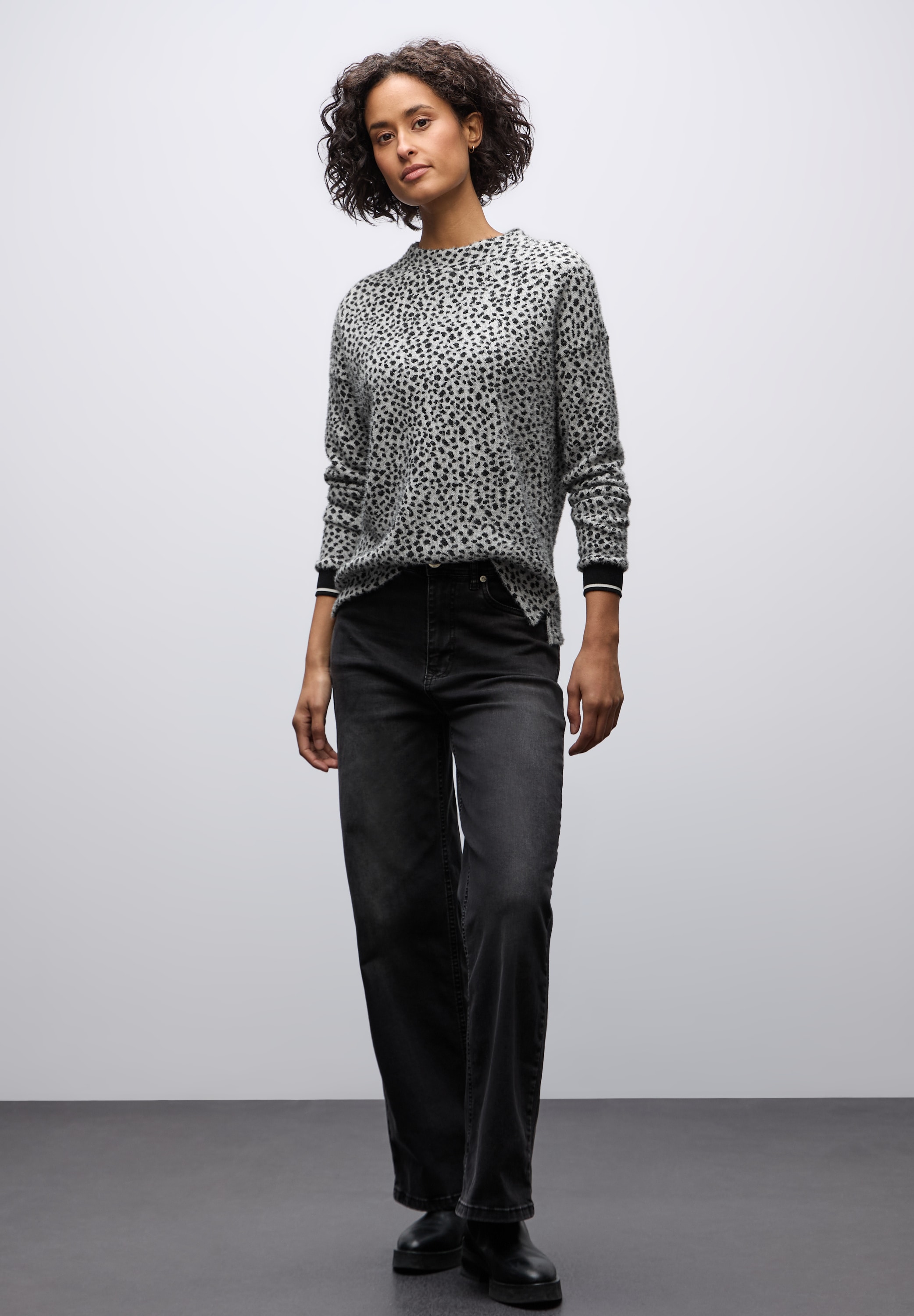 STREET ONE Rundhalspullover Langarm mit Tapebündchen im Leo-Look