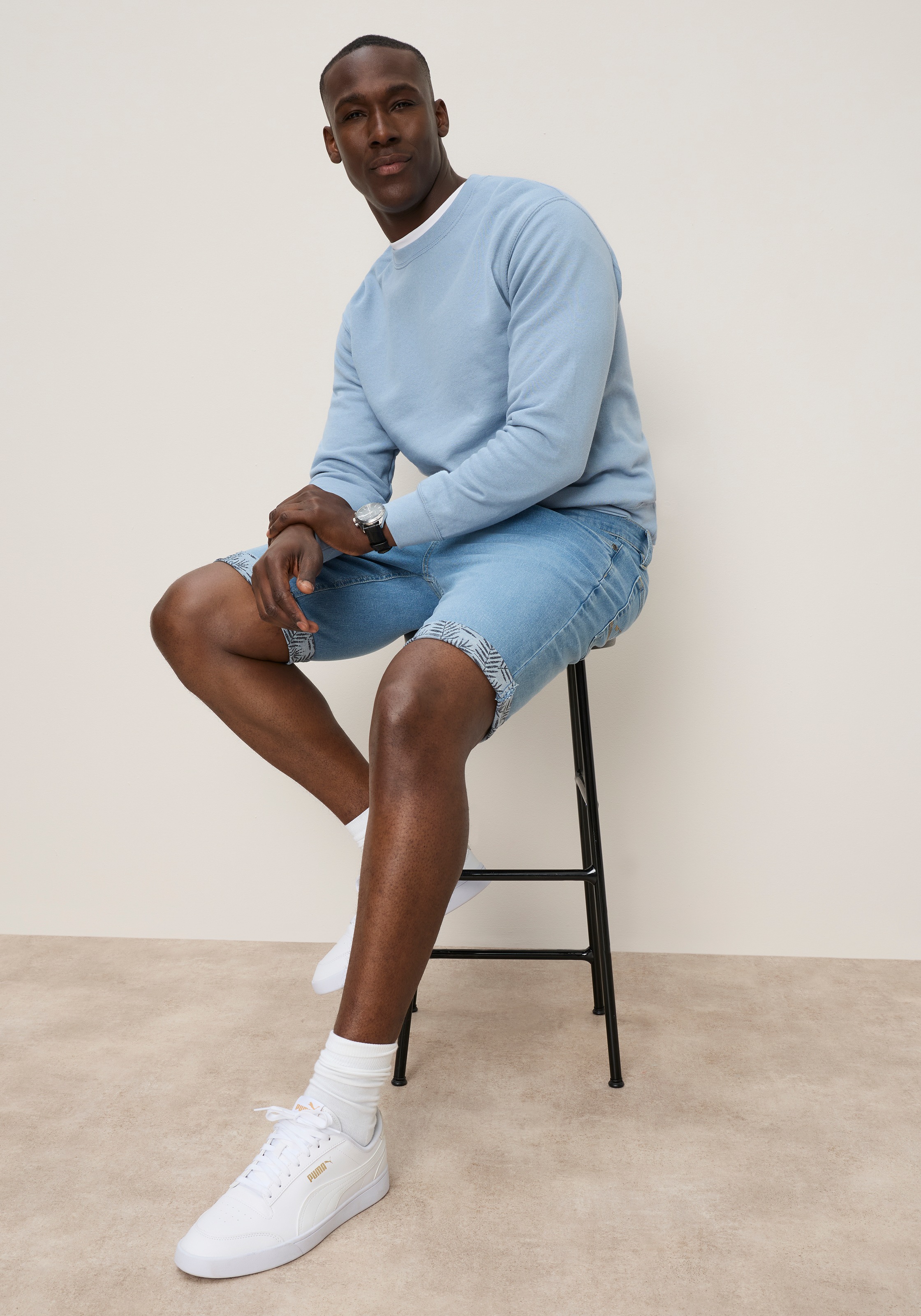 DELMAO Jeansshorts gerade geschnittene Beine, Regular-Fit, kniefreie Länge
