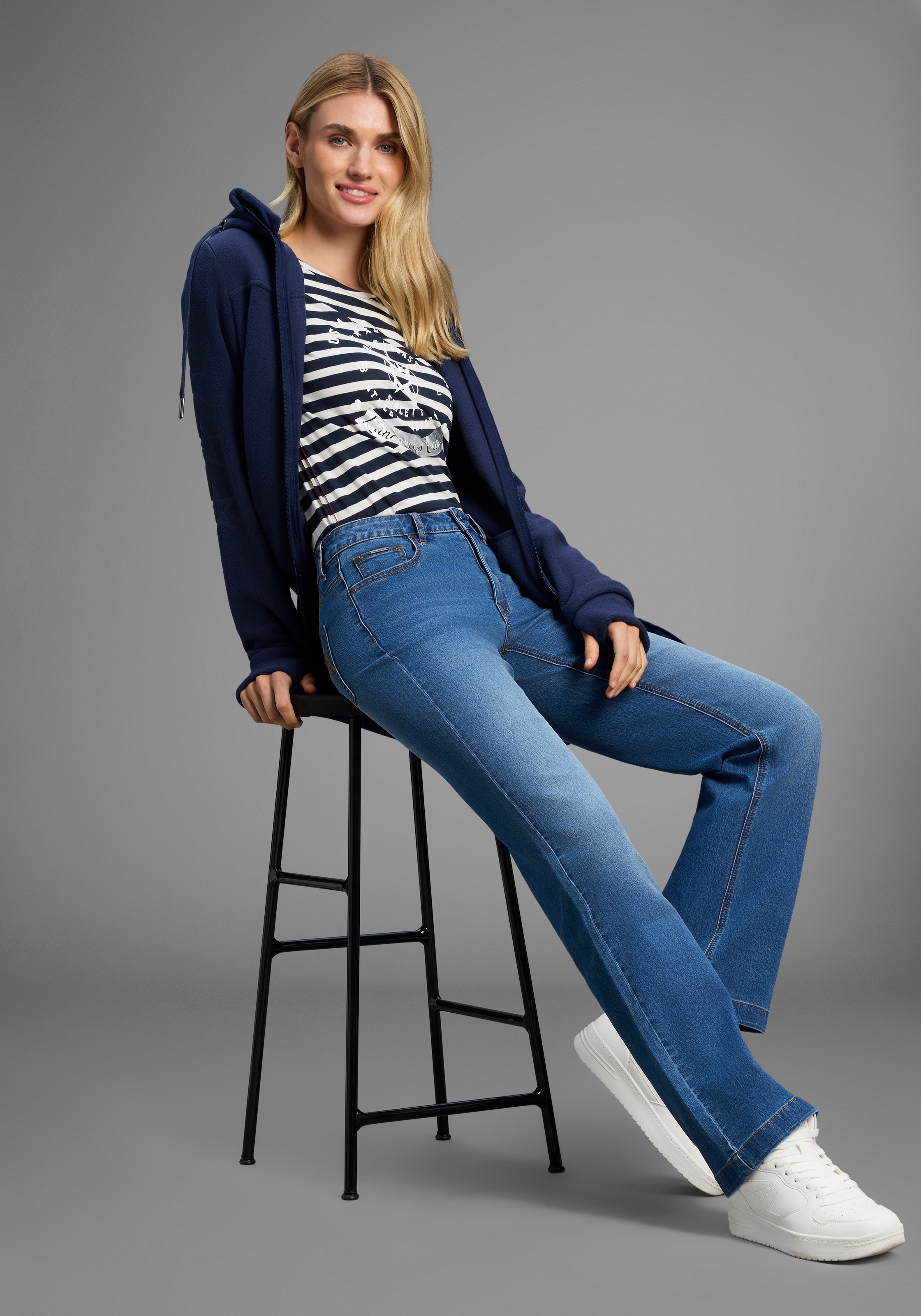 KangaROOS Print-Shirt Kurzarm,  figurbetonter Schnitt,  mit Metallic-Print