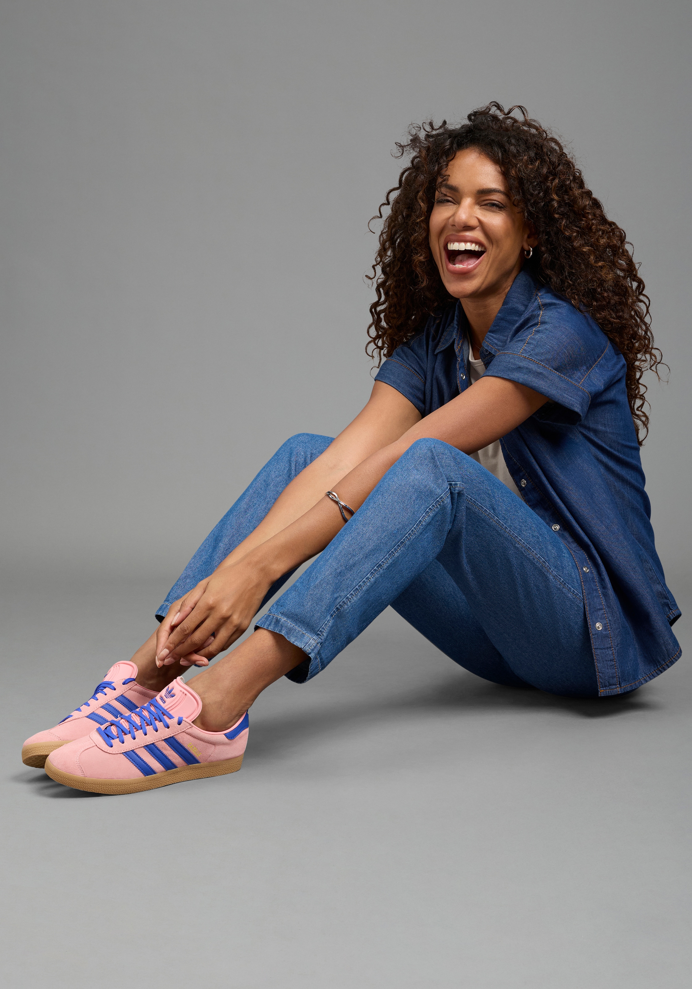 Arizona Jeansbluse »halbarm« mit Hemdblusenkragen, Comfort Fit, auch in großen Größen