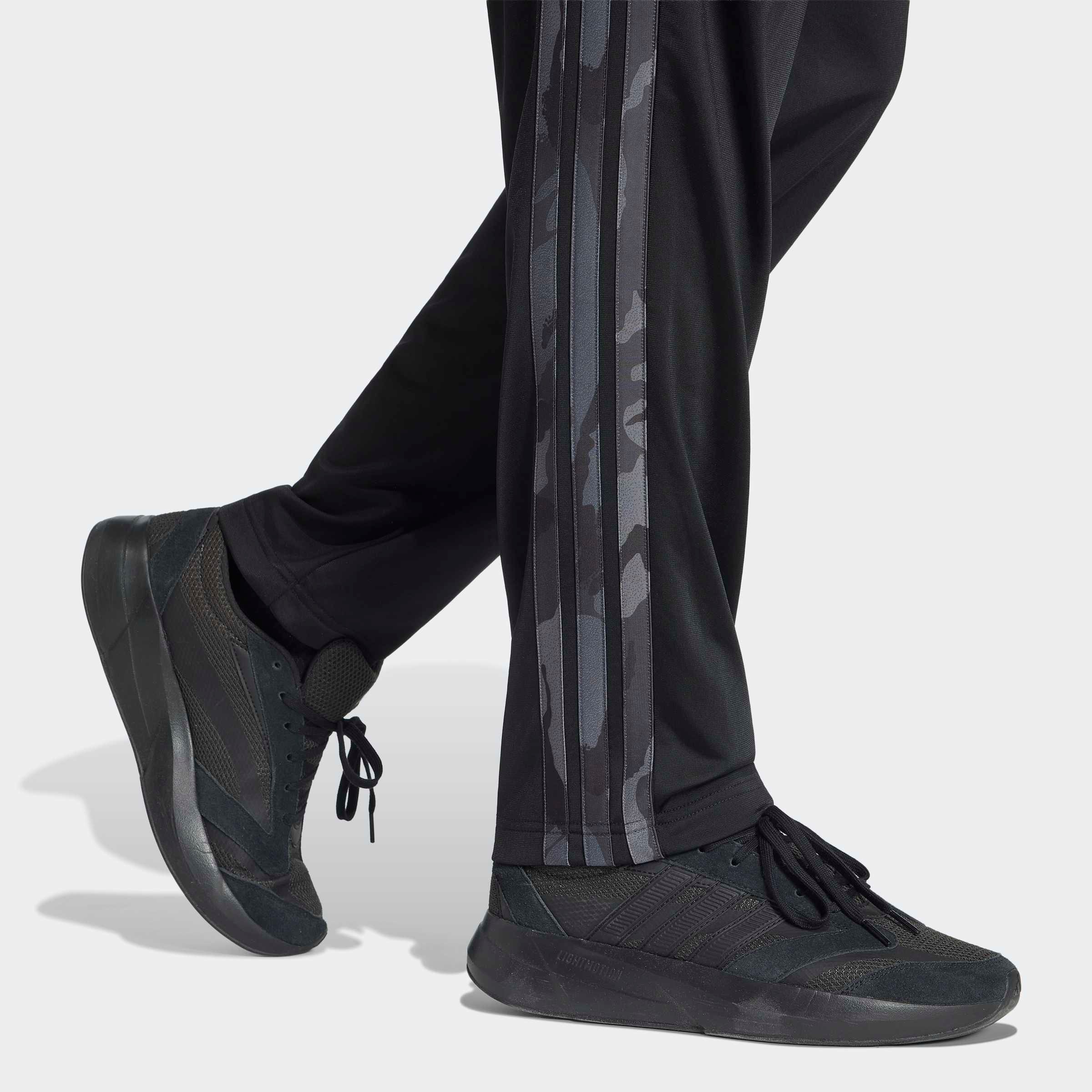 adidas Sportswear Sporthose »3-STREIFEN CAMOUFLAGE, REGULÄR GESCHNITTEN«