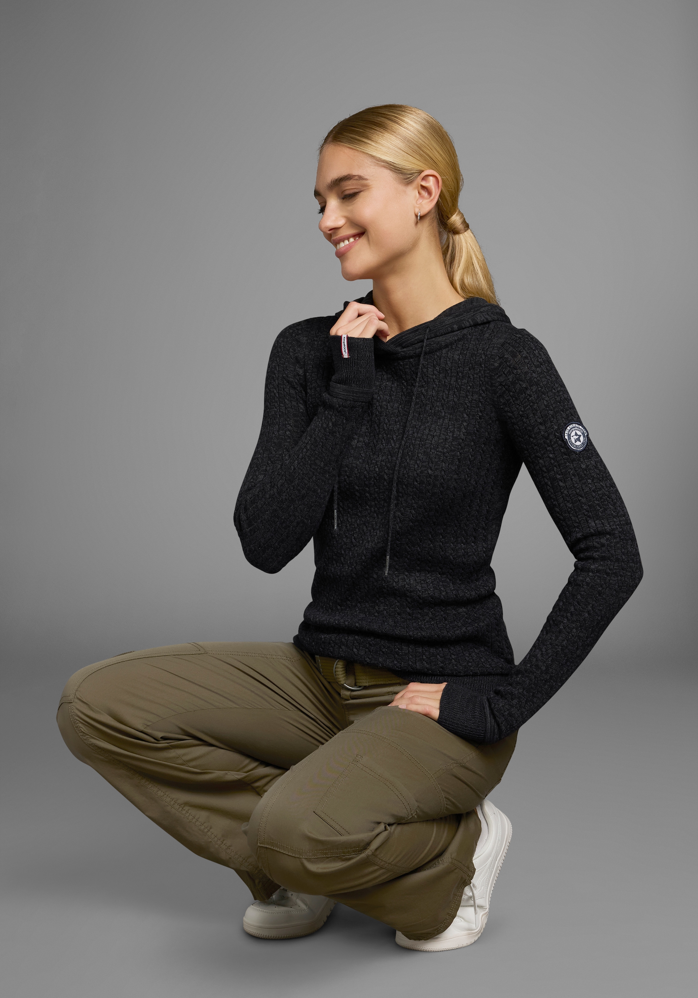 KangaROOS Kapuzenpullover, im feinen Zopf-Strick-Design
