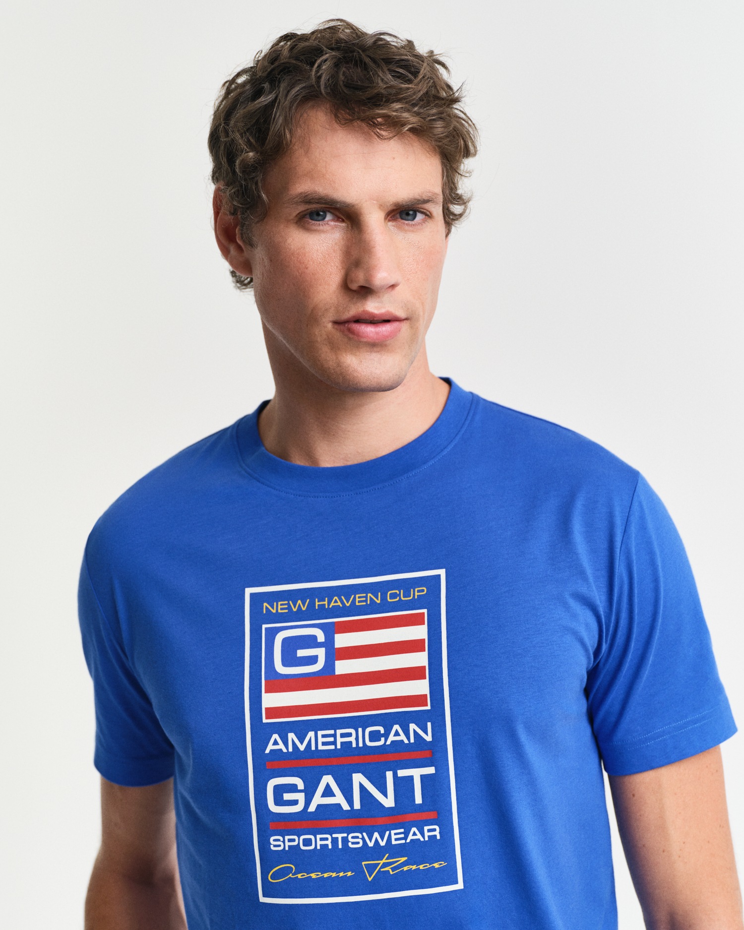 Gant Rundhalsshirt »GRAPHIC SS T-SHIRT«, mit einem einzigartigen saisonalen GANT-Grafikprint auf der Brust