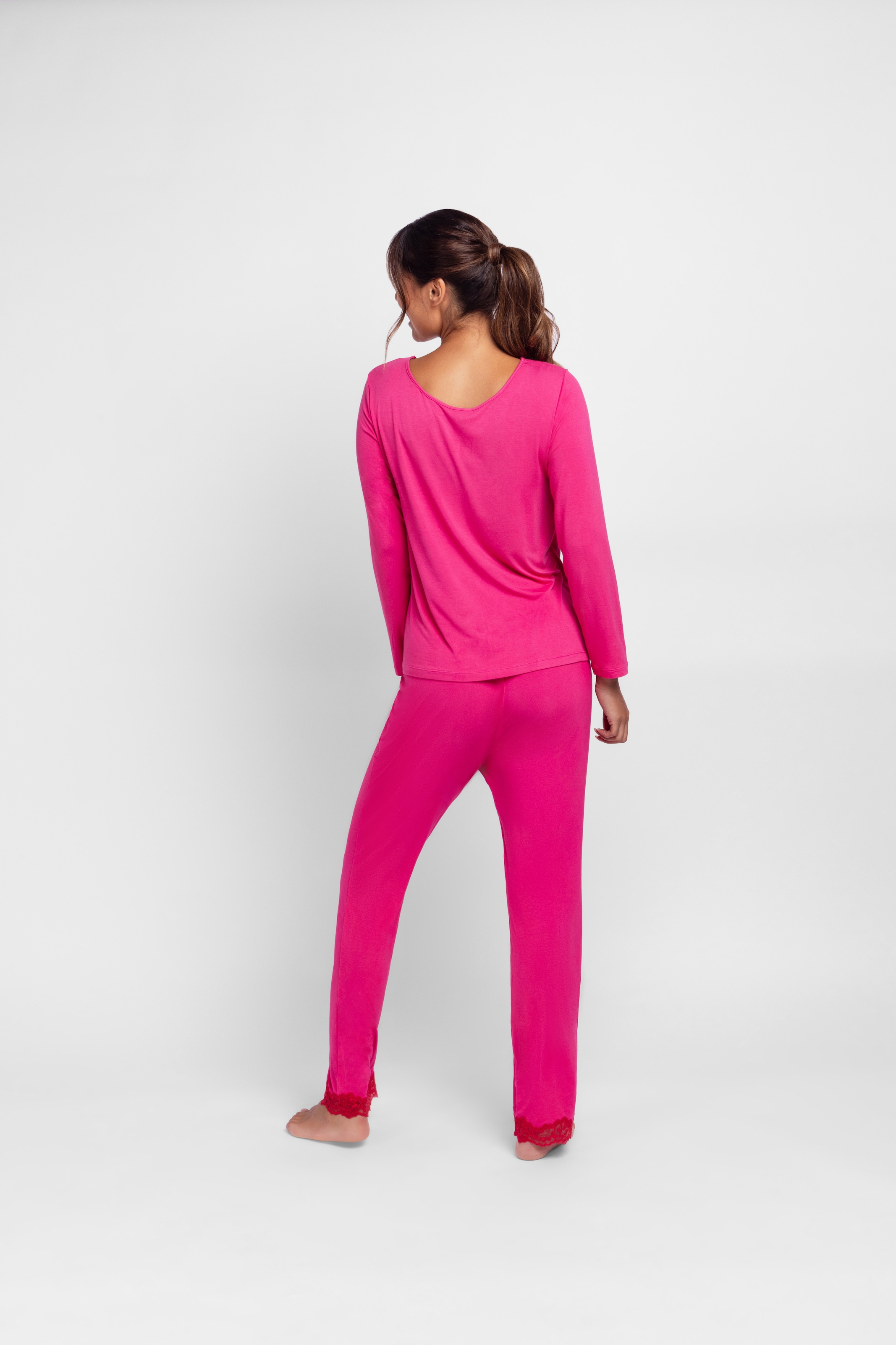 Dorina Pyjama »ORIGINS«, (2 tlg.), Spitze, weich, Langarm, bequem, feminin