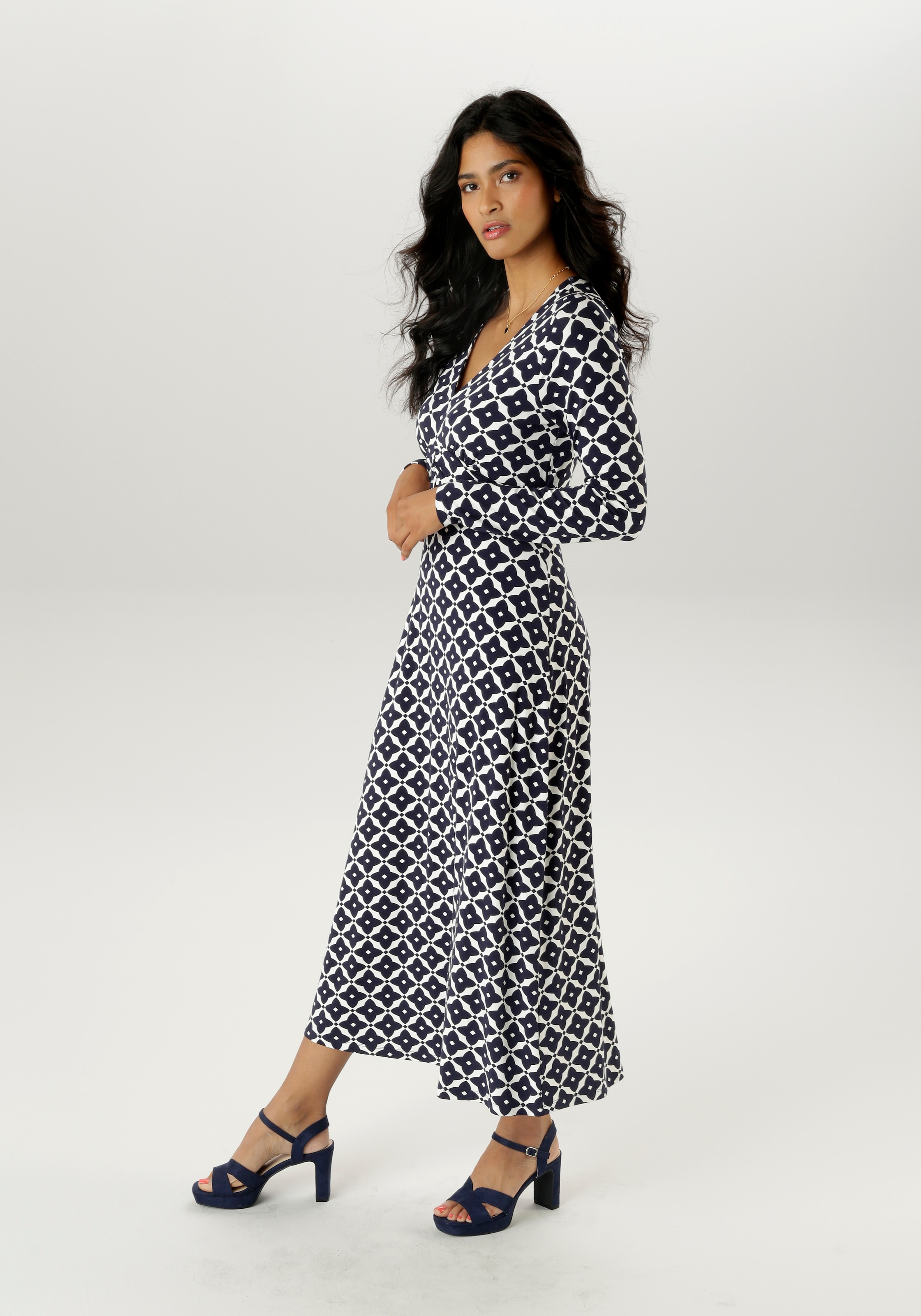 Aniston SELECTED Midikleid, mit eleganten, grafischen Druckverlauf - NEUE KOLLEKTION