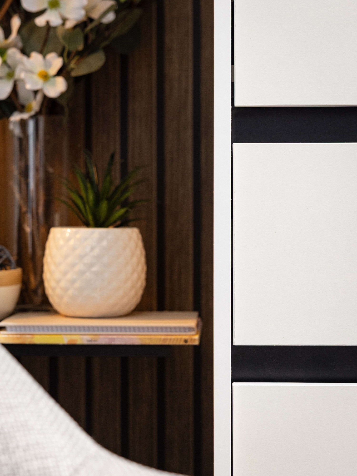 Home affaire Kleiderschrank »Corbet Schlafzimmerschrank, Drehtürenschrank,  Wäscheschrank« 93 cm breit, 3x Schubladen, Kleiderstange, ABS schutzkanten