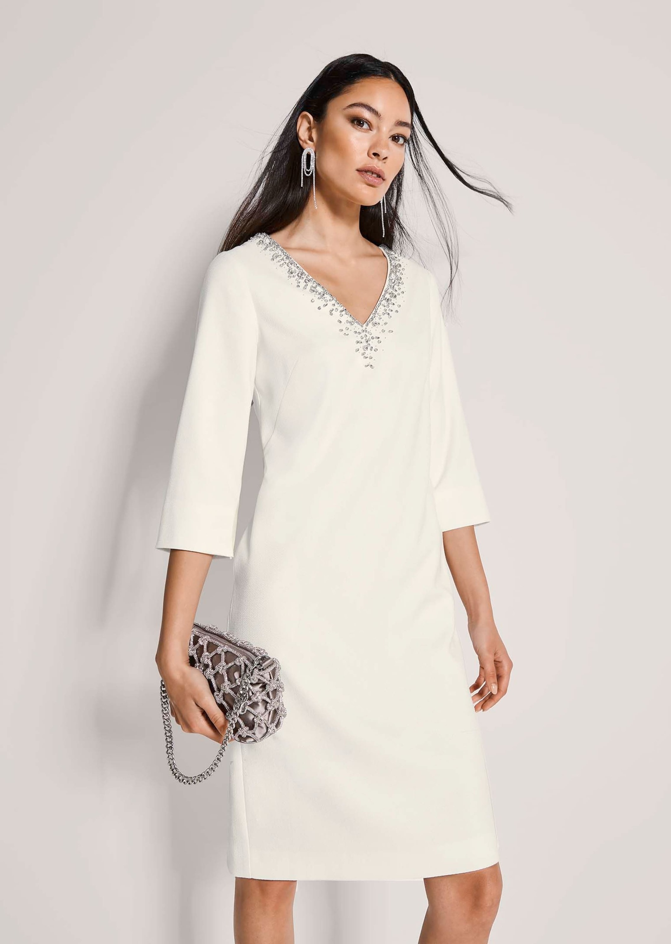 MADELEINE Etuikleid »Etuikleid Businesskleid mit Strass-Details« Kleid mit V-Ausschnitt und kleinen Schlitz