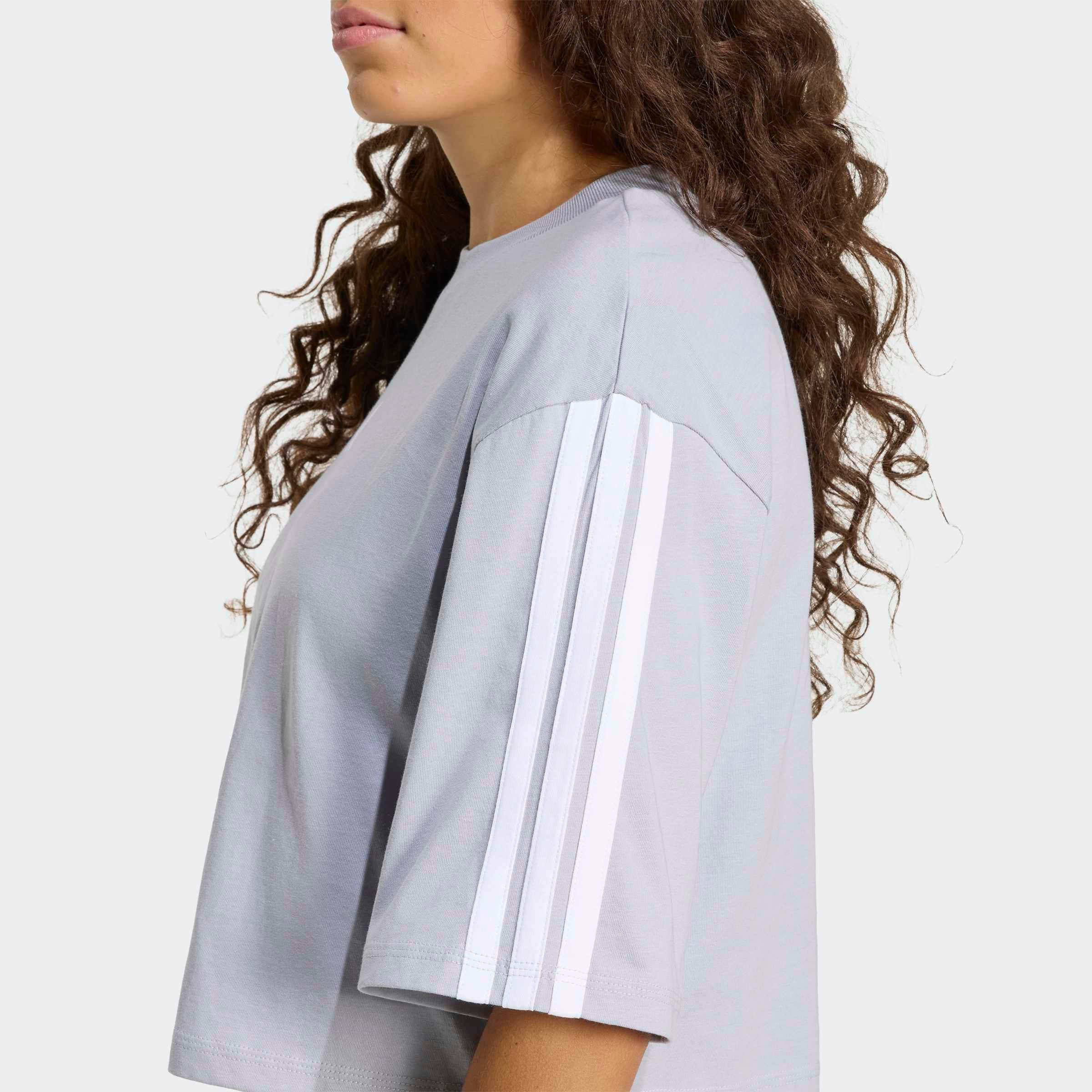 adidas Sportswear T-Shirt »W 3S SJ TLR T« mit Rundhalsausschnitt, bauchfreie Schnittform, ohne Verschluss