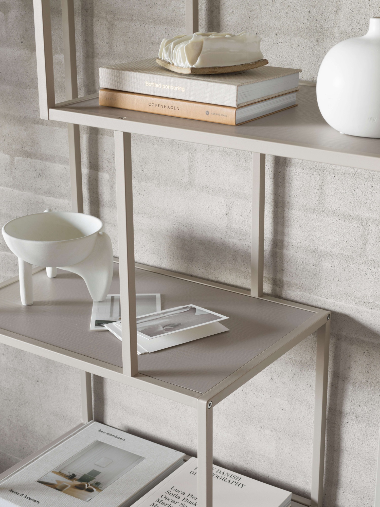 ACTONA GROUP Bücherregal »Seaford, Standregal, Regal, Raumteiler« 77x35x185 cm,  grauer Stahlrahmen, asymmetrisch, Breite 77 cm