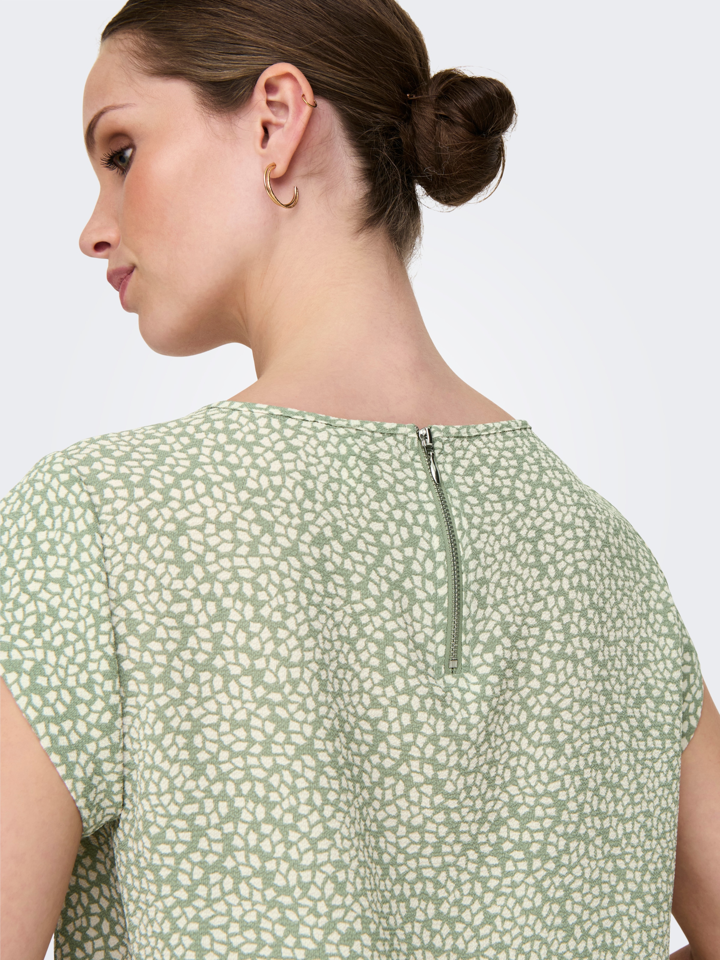 ONLY Shirtbluse »ONLVIC S/S AOP TOP NOOS PTM«, mit Allover Druck