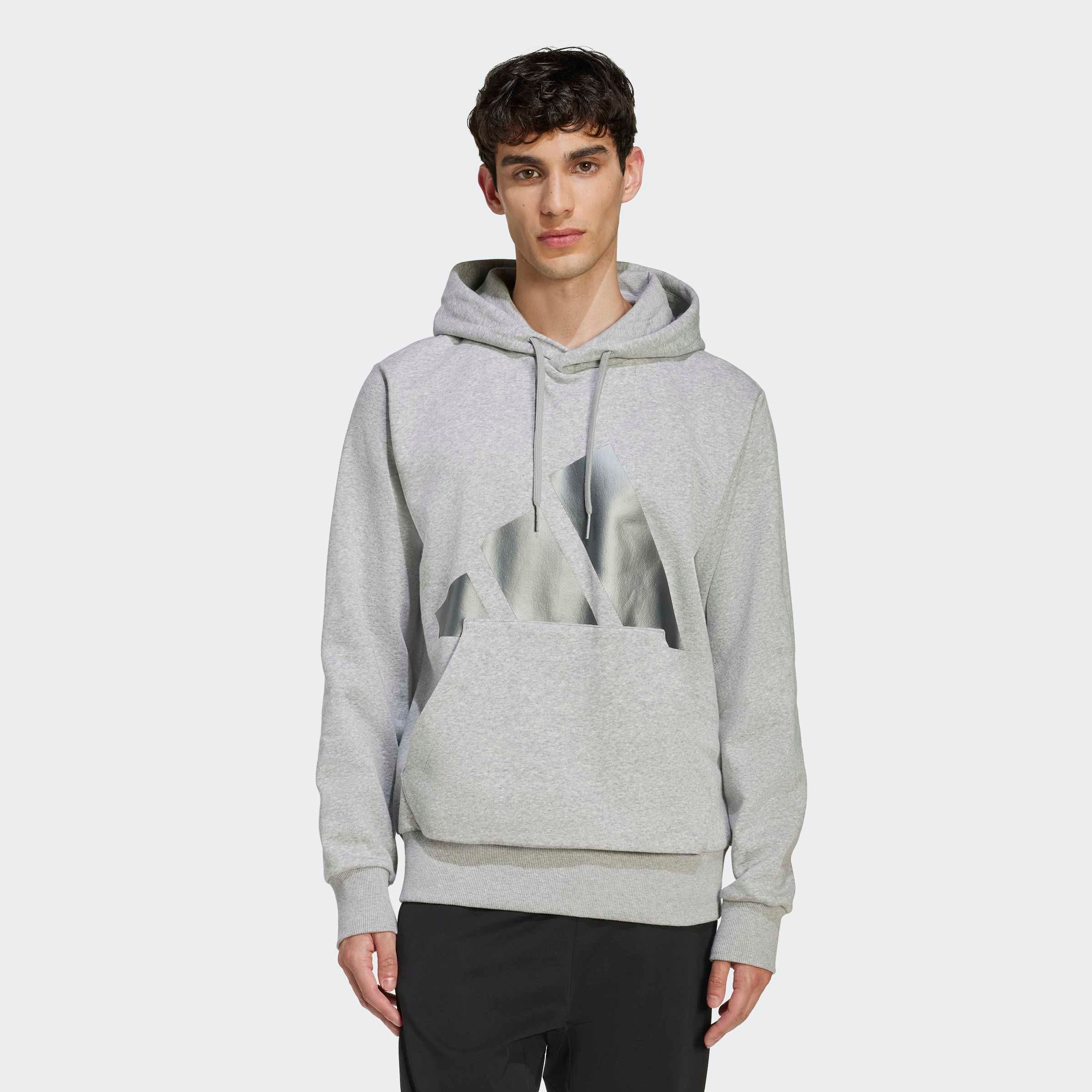 adidas Sportswear Kapuzensweatshirt »HOLIDAY 3S HOODIE«, mit großem BOS Branding, festliches Design, mit Rundhalsausschnitt
