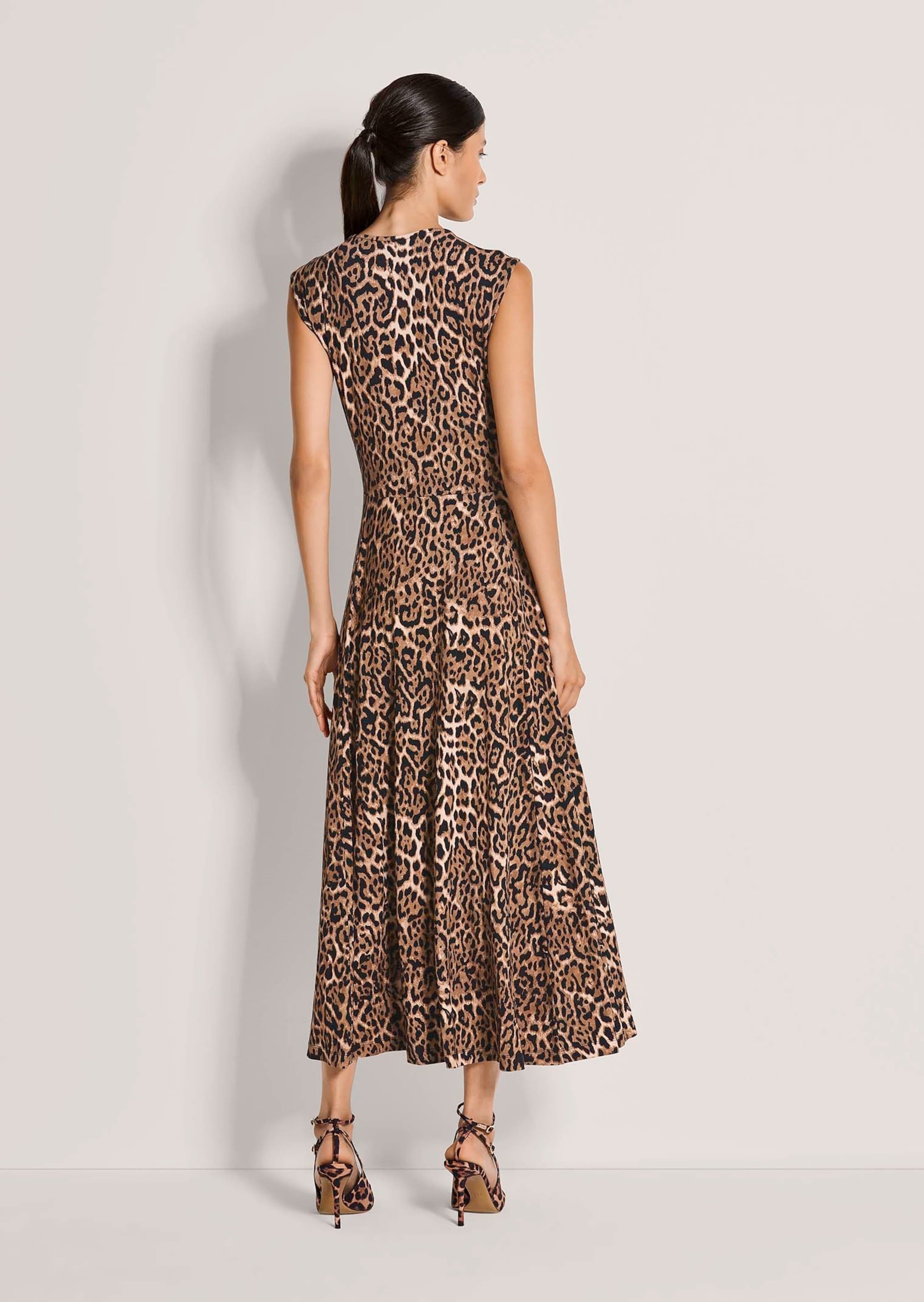 MADELEINE Midikleid »Maxikleid Sommerkleid mit Animalprint« Taillennaht