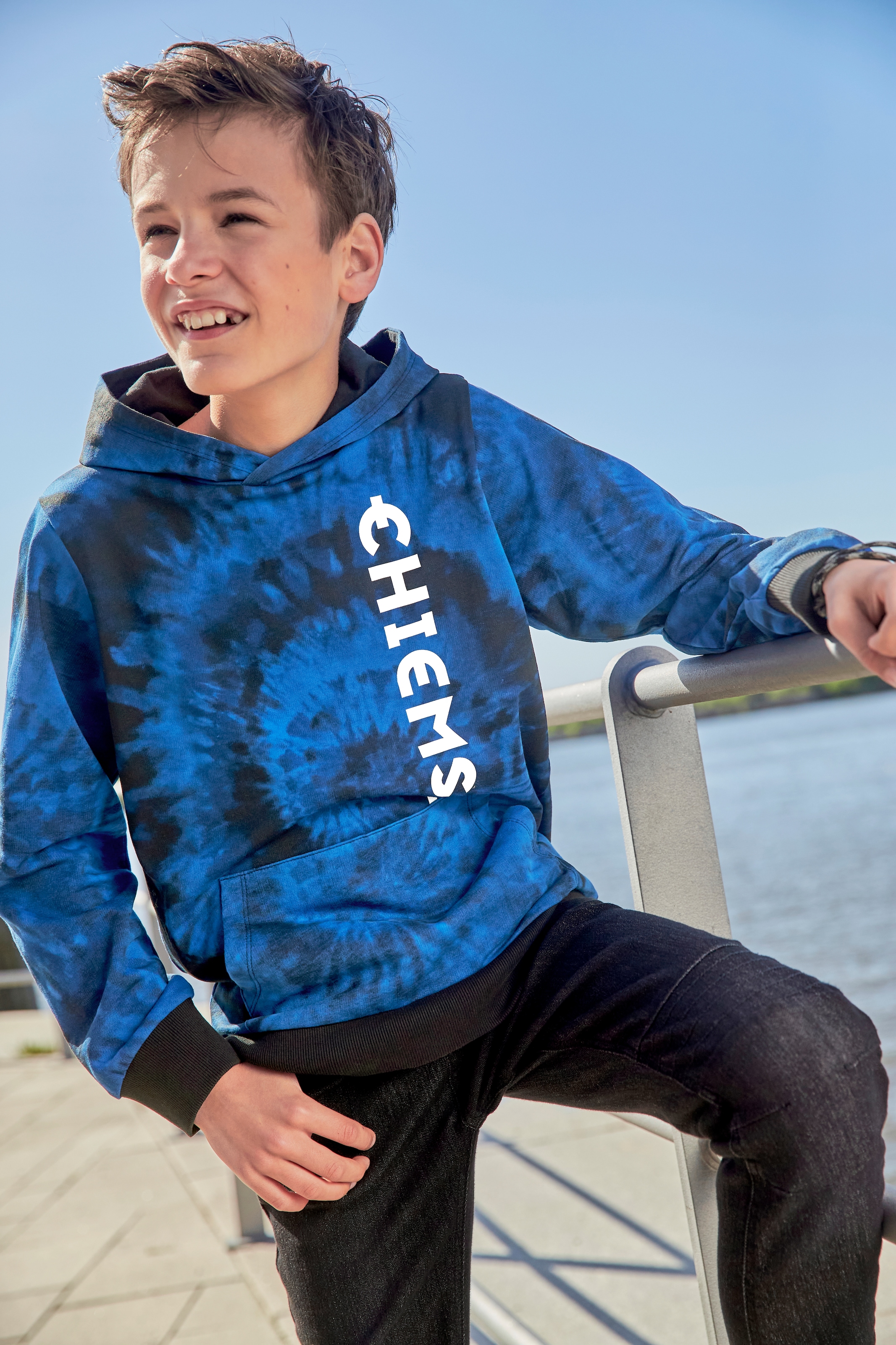 Chiemsee Kapuzensweatshirt »in mit ♕ cooler bei Logo-Druck Batikoptik«