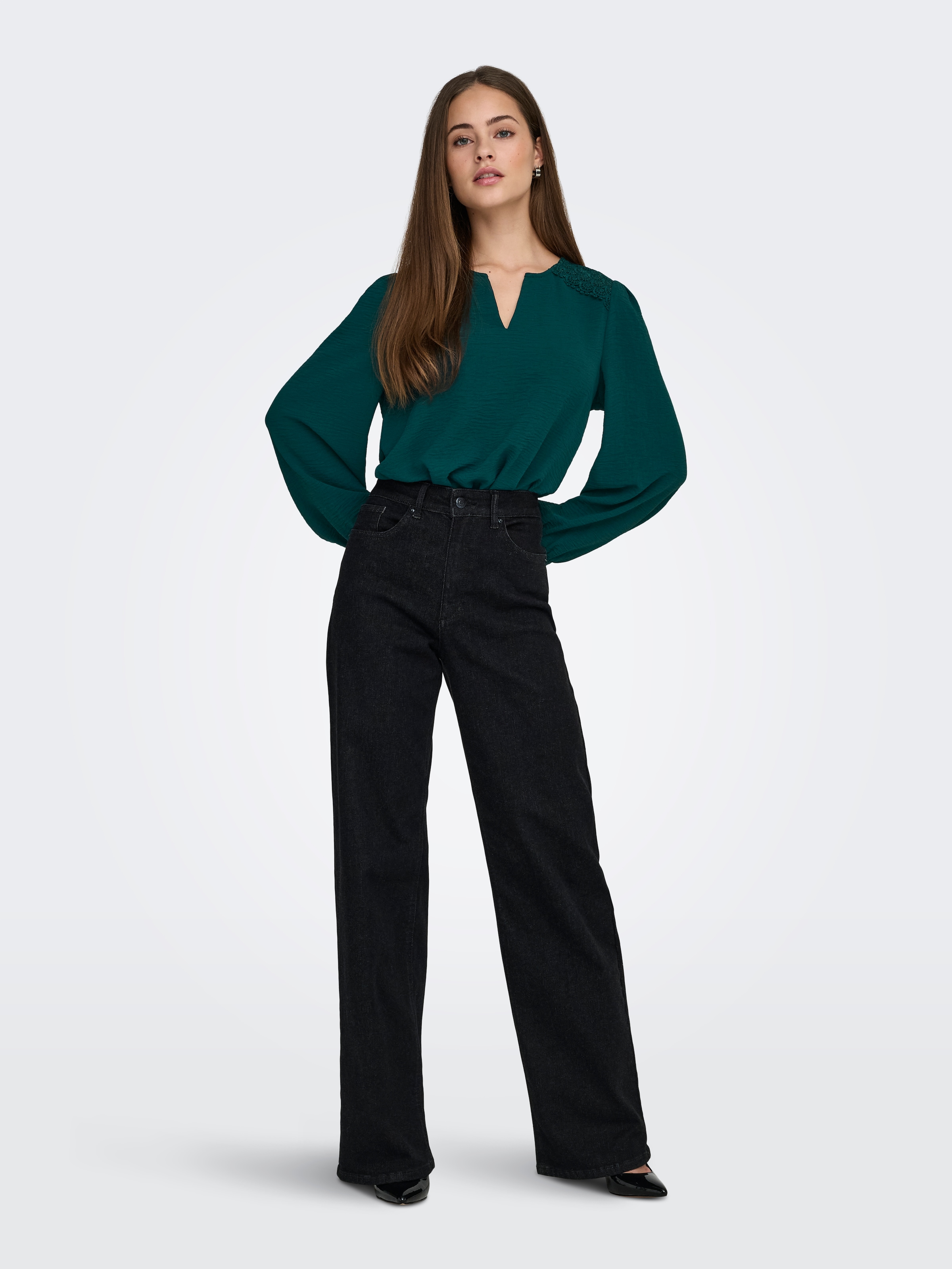 ONLY Langarmbluse »ONLCERENA METTE L/S LACE VNECK TOP WVN« Kunstfaser, regular fit, V-Ausschnitt