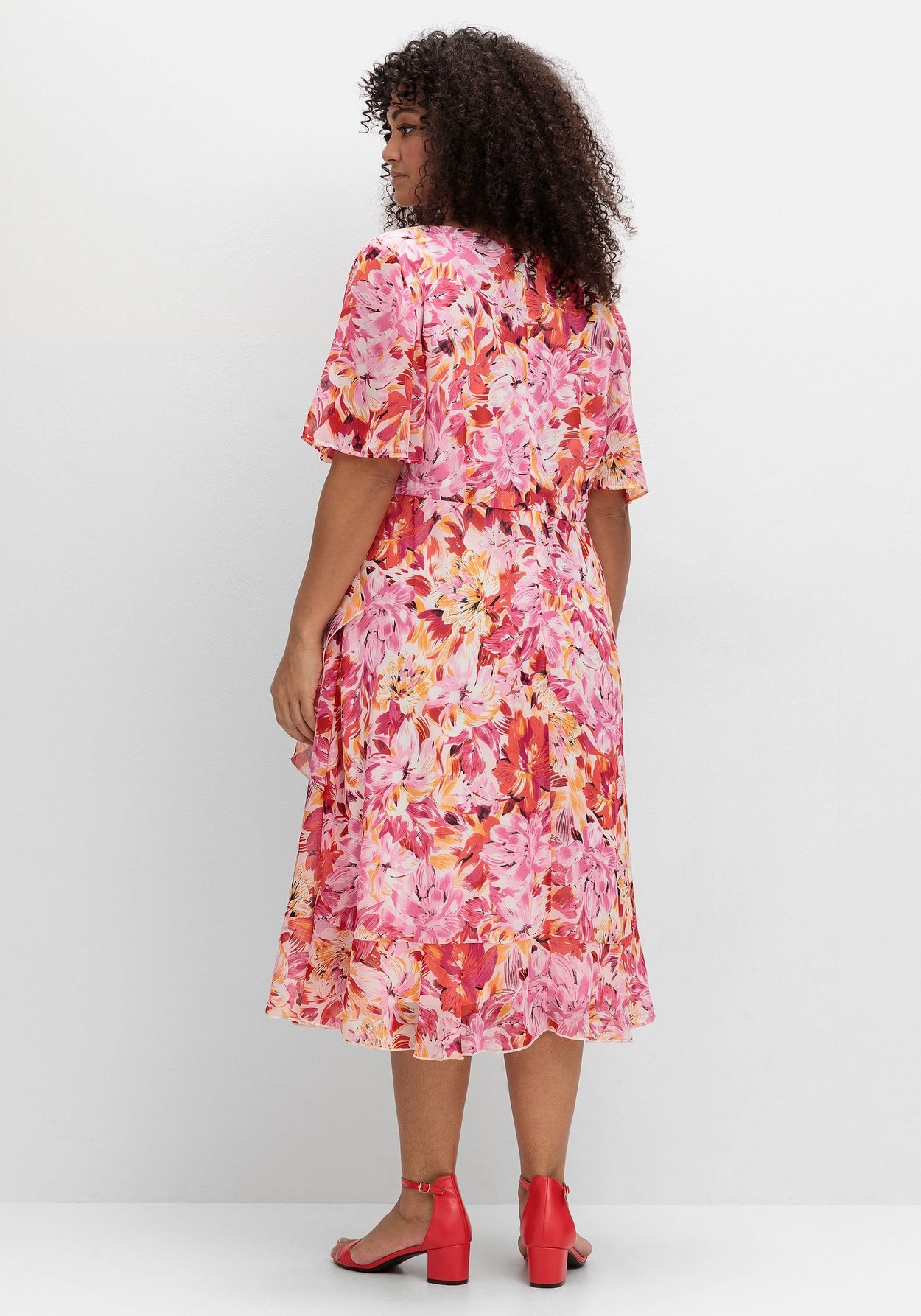 Sheego Chiffonkleid »Chiffonkleid mit Blumendruck und Flügelärmeln«