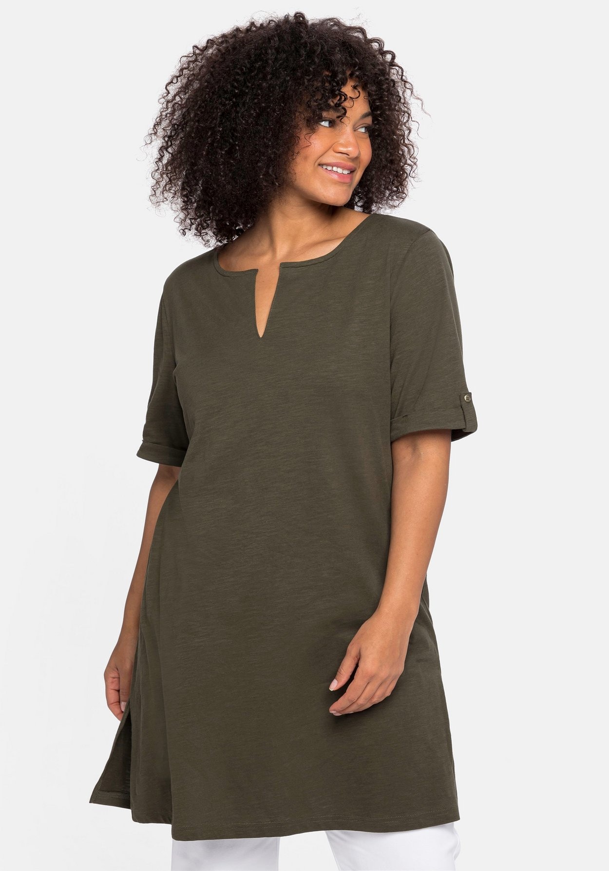 Sheego Longshirt »Longshirt mit geschlitztem Ausschnitt«, mit geschlitztem Ausschnitt