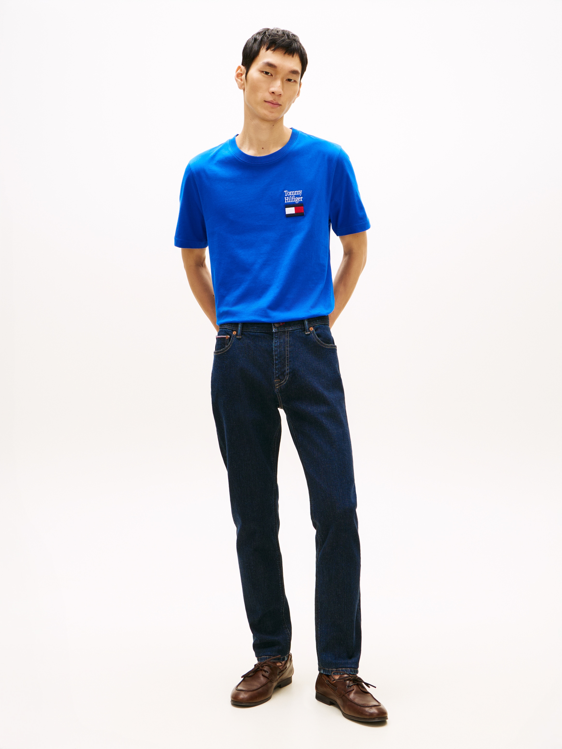 Tommy Hilfiger T-Shirt »BRAND LOVE TEXT STACK« Regular fit mit Rundhalsausschnitt
