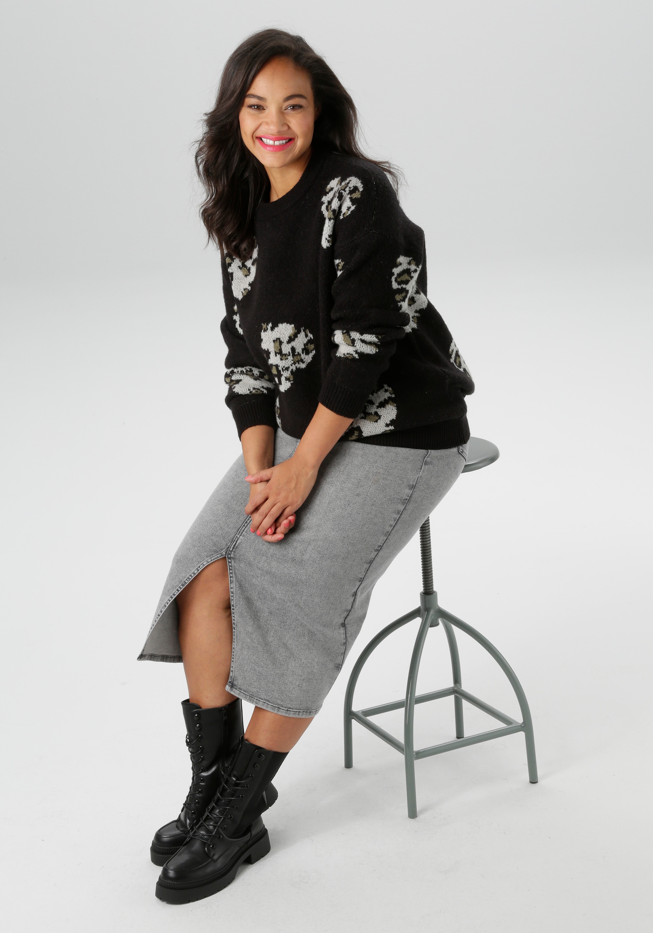 Aniston PLUS Strickpullover, mit eingestrickten Herzchen in Animalprint