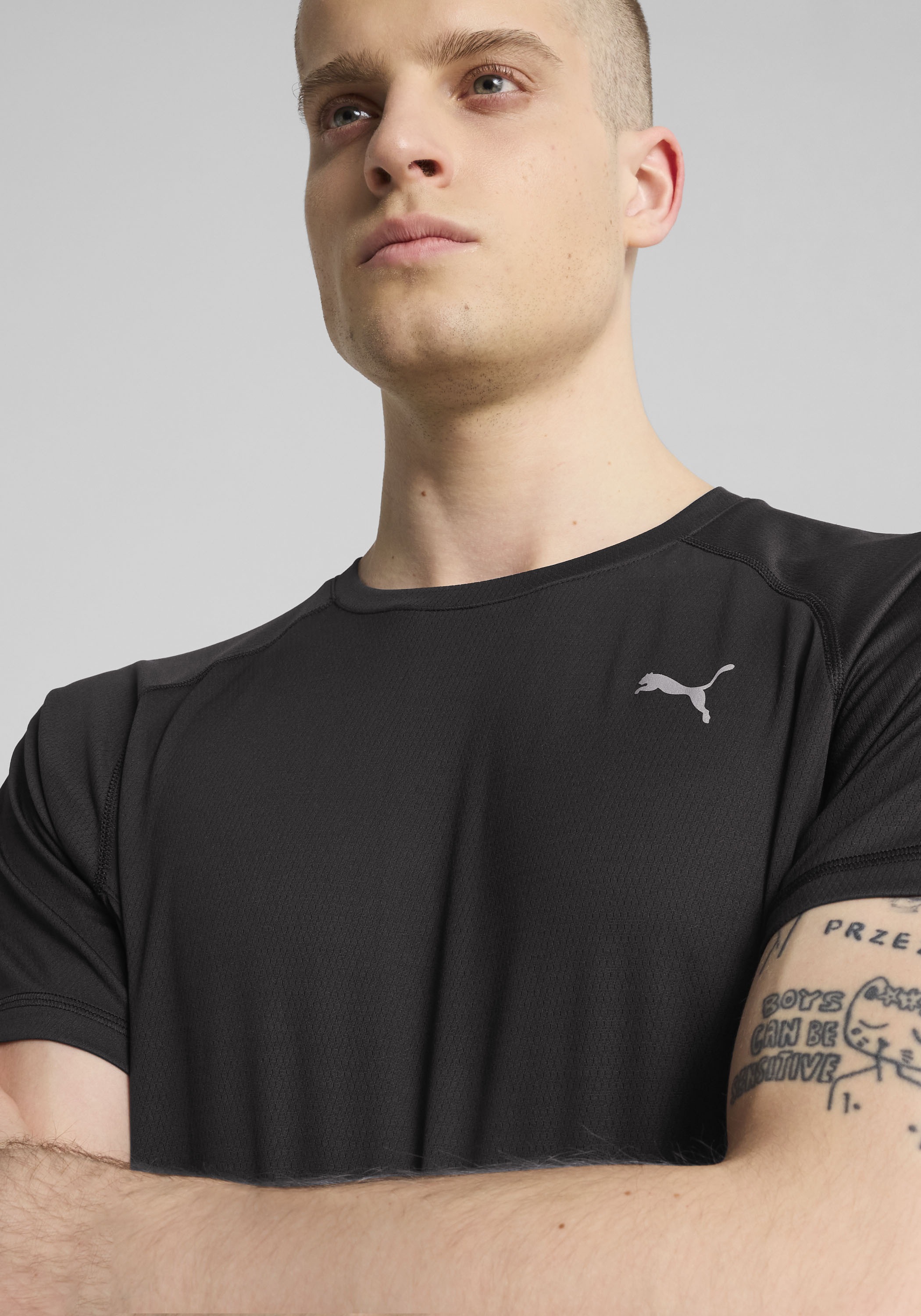 PUMA Laufshirt »M RUN VELOCITY TEE POLY« ergonomische Schnittführung, Kurzarm, für sportliche Aktivitäten