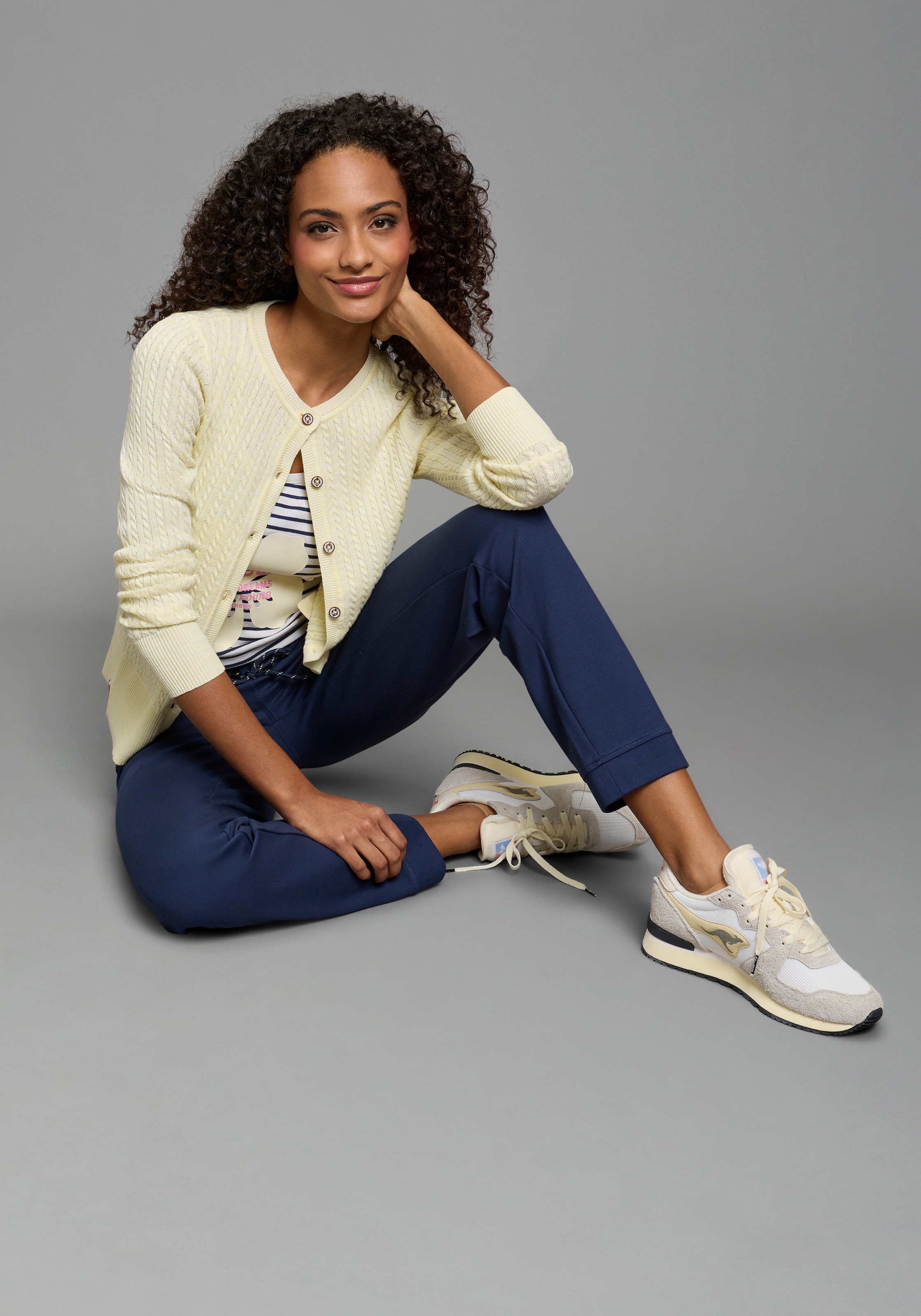 KangaROOS Strickjacke Strickjacke mit Zopfmuster in mélange Optik - NEUE-KOLLEKTION