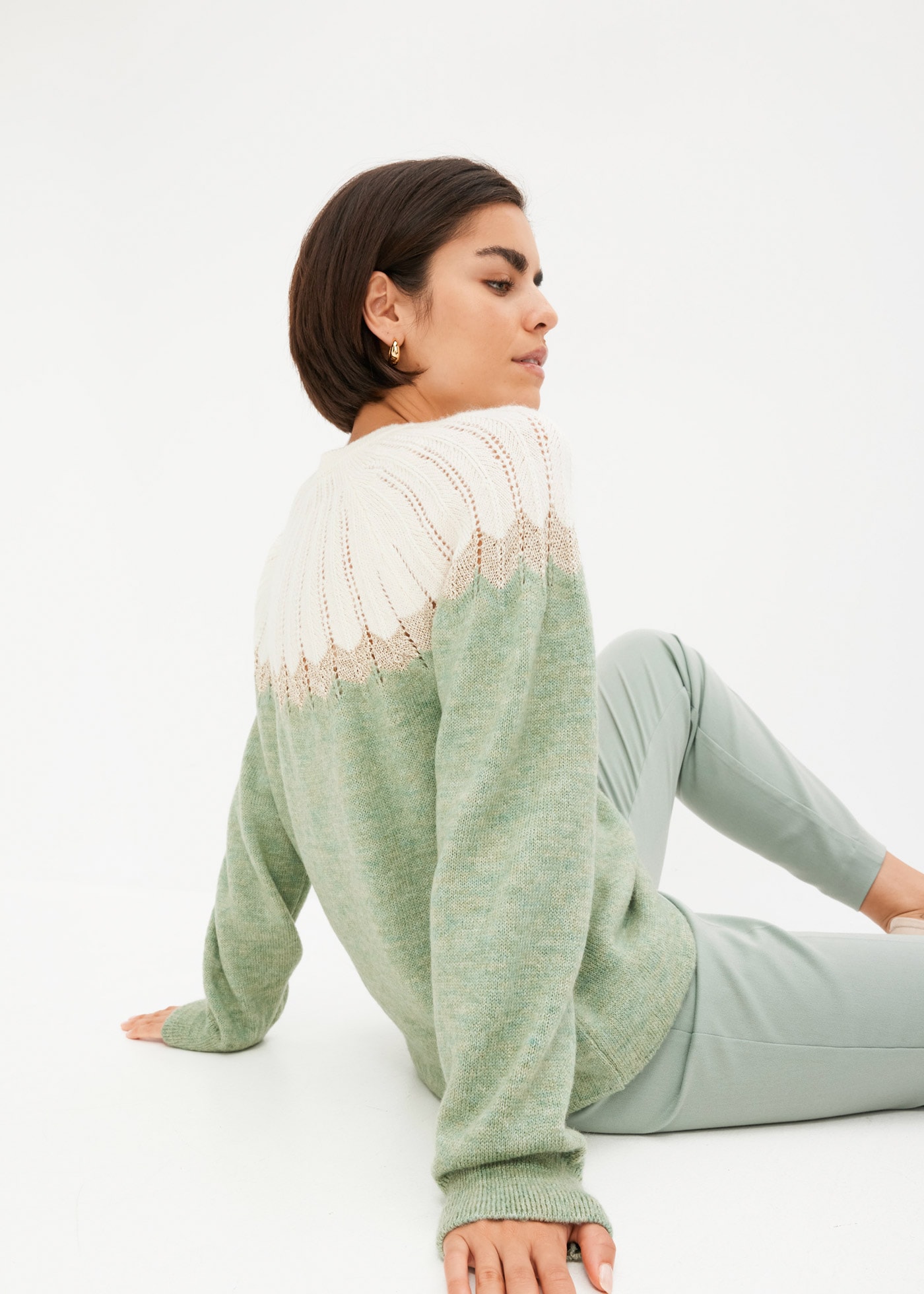 bonprix Ajourpullover aus Polyacryl, Polyester und metallisierten Fasern, mehrfarbige Optik