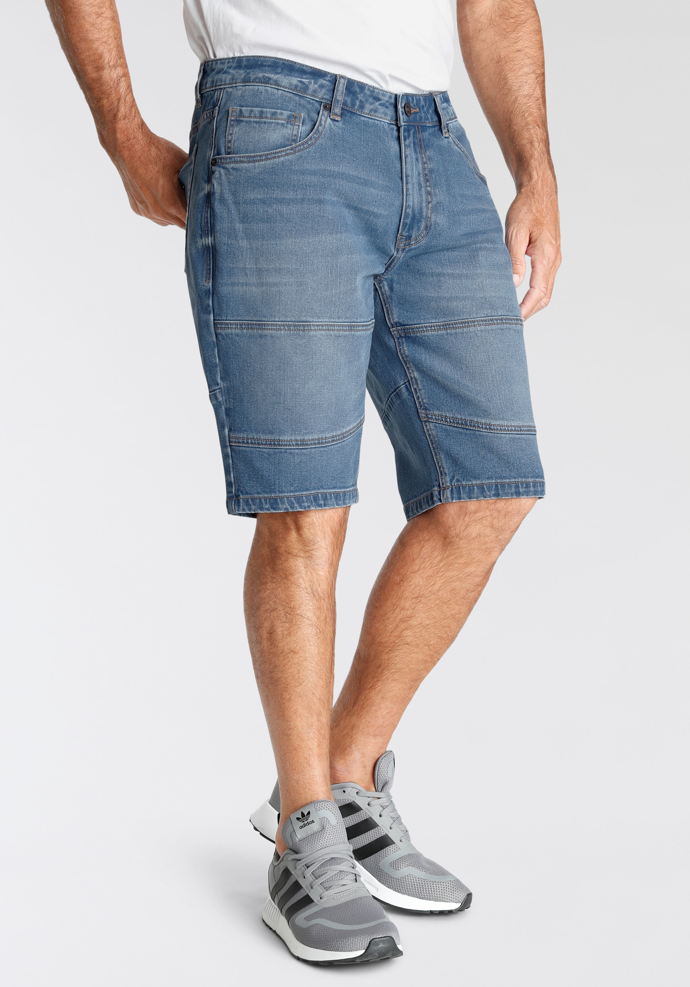 Jeansbermudas, Ökologische, wassersparende Produktion durch Ozon Wash