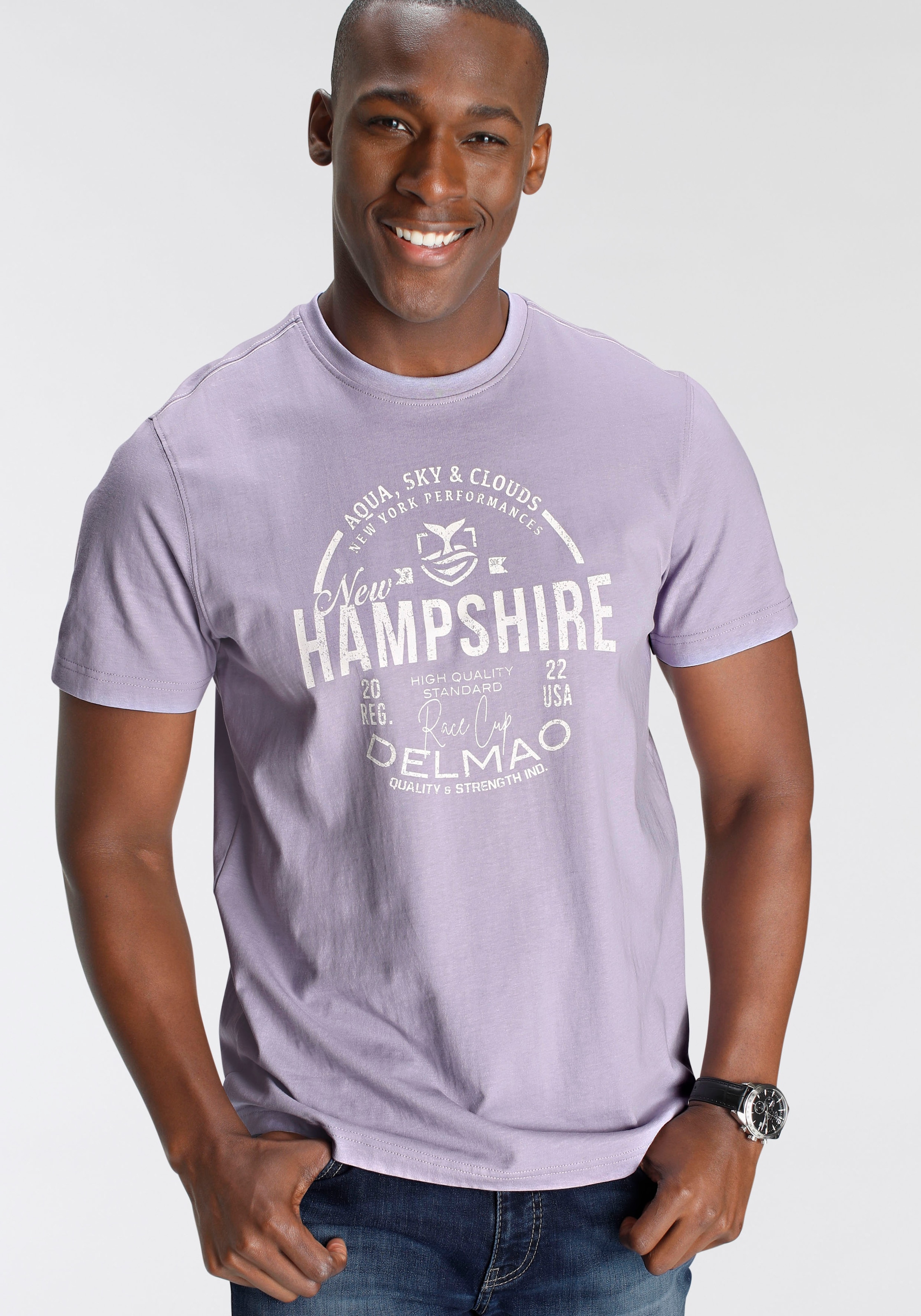 DELMAO T-Shirt, Kurzarm, lässige Passform, mit peppigem Print, aus Baumwolle