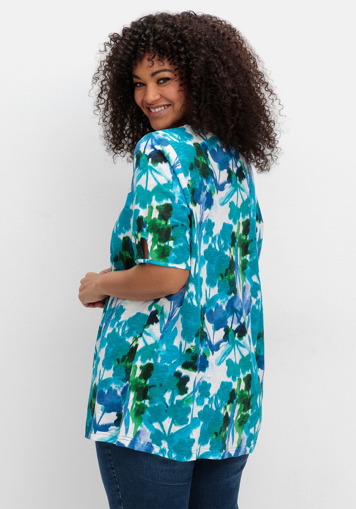 Sheego T-Shirt »Shirt mit Blätterprint und Perlen-Detail«