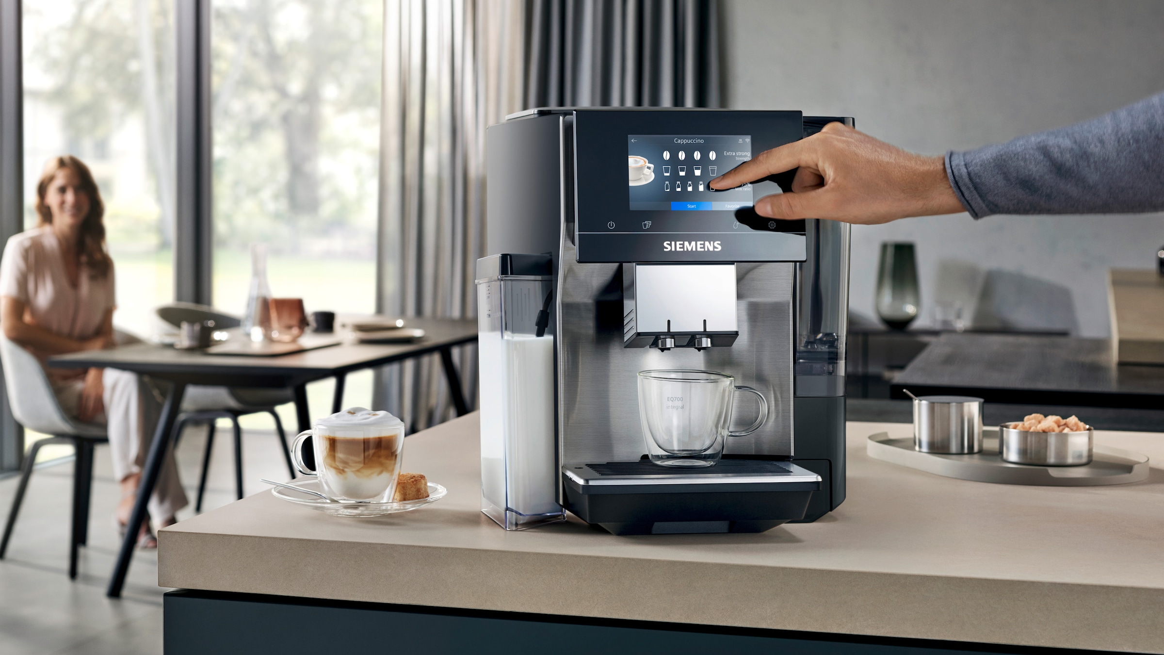 SIEMENS Kaffeevollautomat »EQ700 classic TQ717D03, Cold Brew, intuitives 5" TFT-Display, App«, aromaSelect, 30 Favoriten, autom. Dampfreinigung, edelstahl