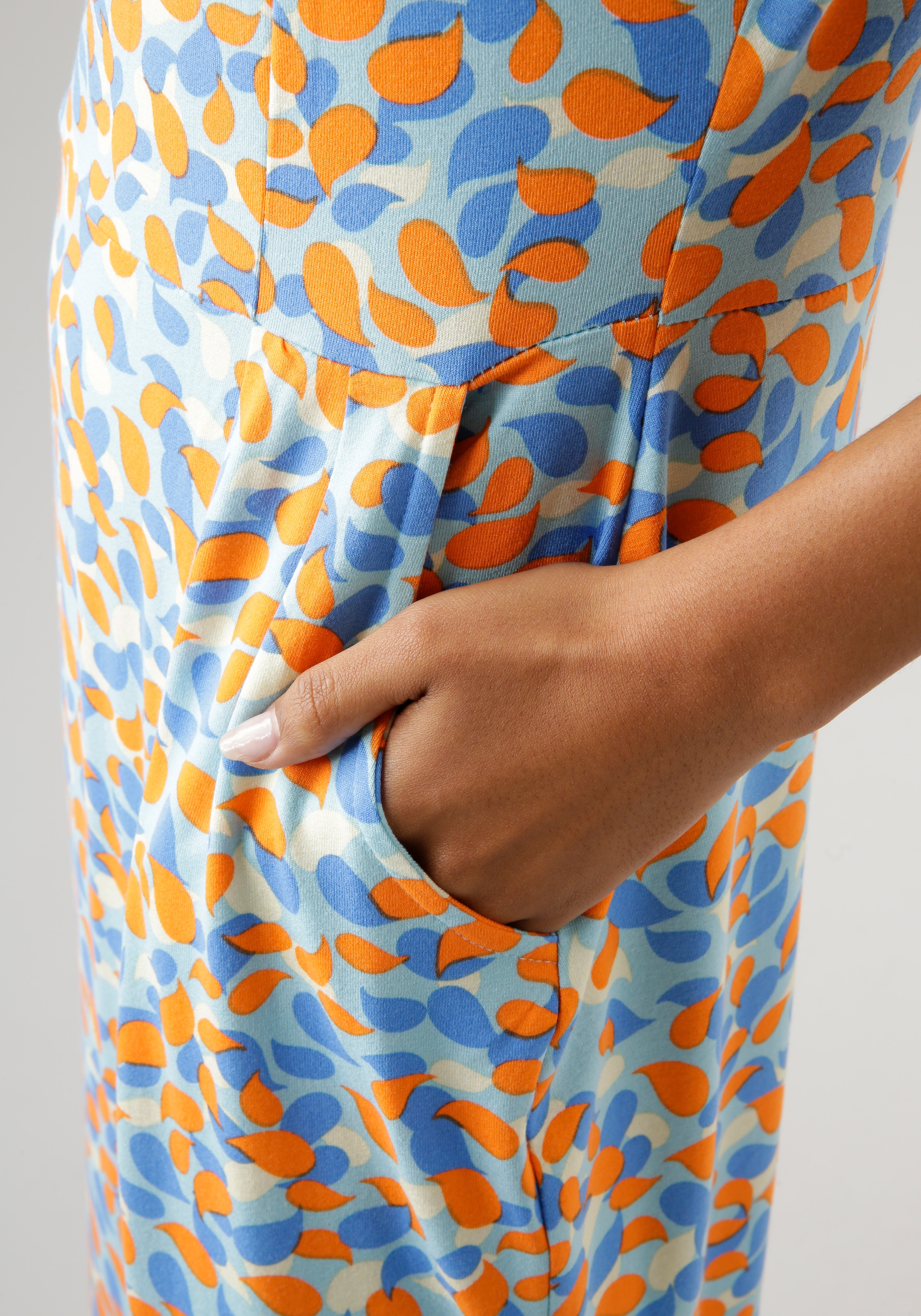 Aniston SELECTED Sommerkleid, mit seitlichen Taschen
