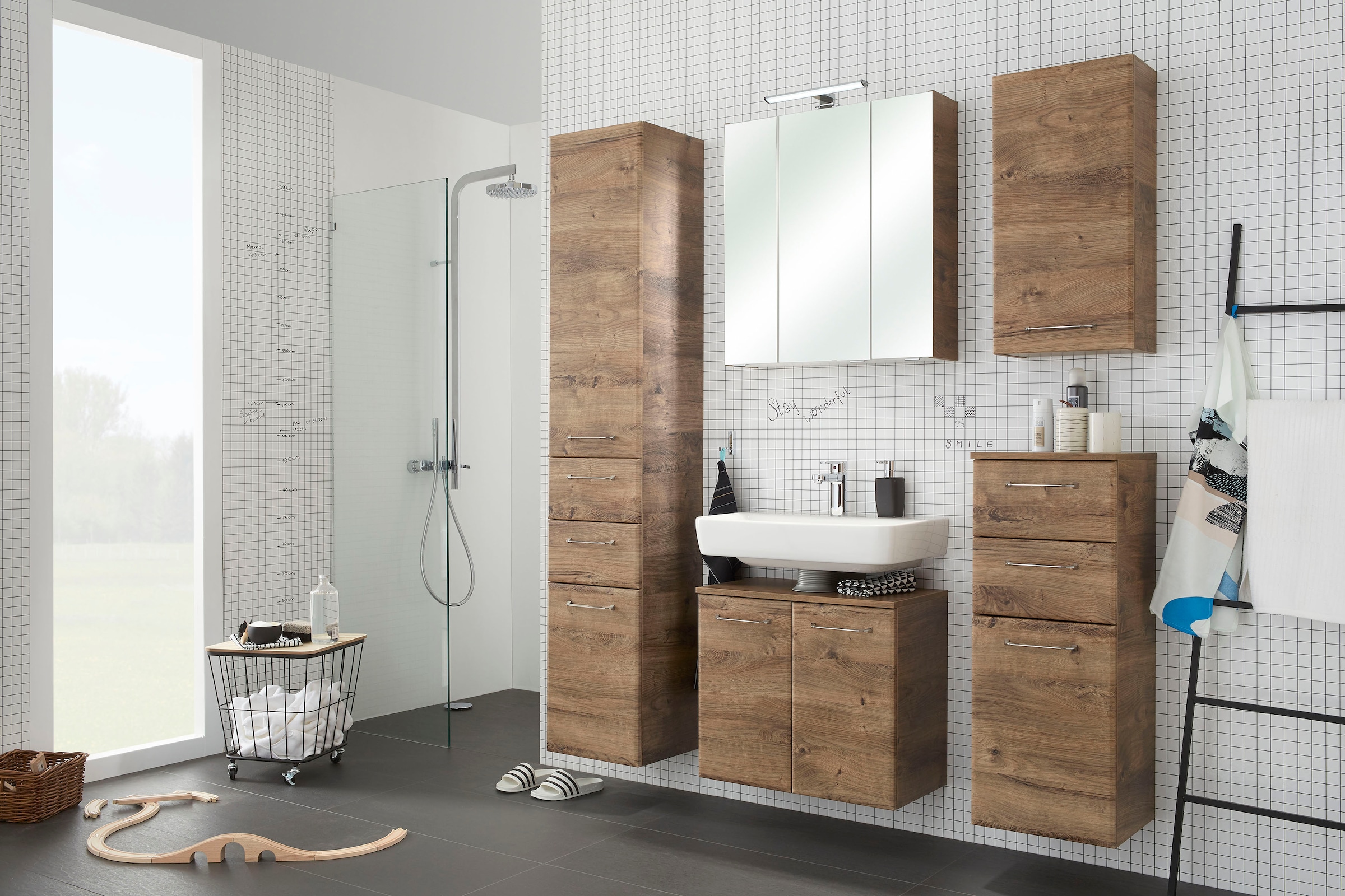 Saphir Hochschrank »Quickset Badschrank 35 cm breit, 2 Türen, 2 Schubladen, 3 Einlegeböden«, Badezimmer-Hochschrank inkl. Türdämpfer, Griffe in Chrom glänzend