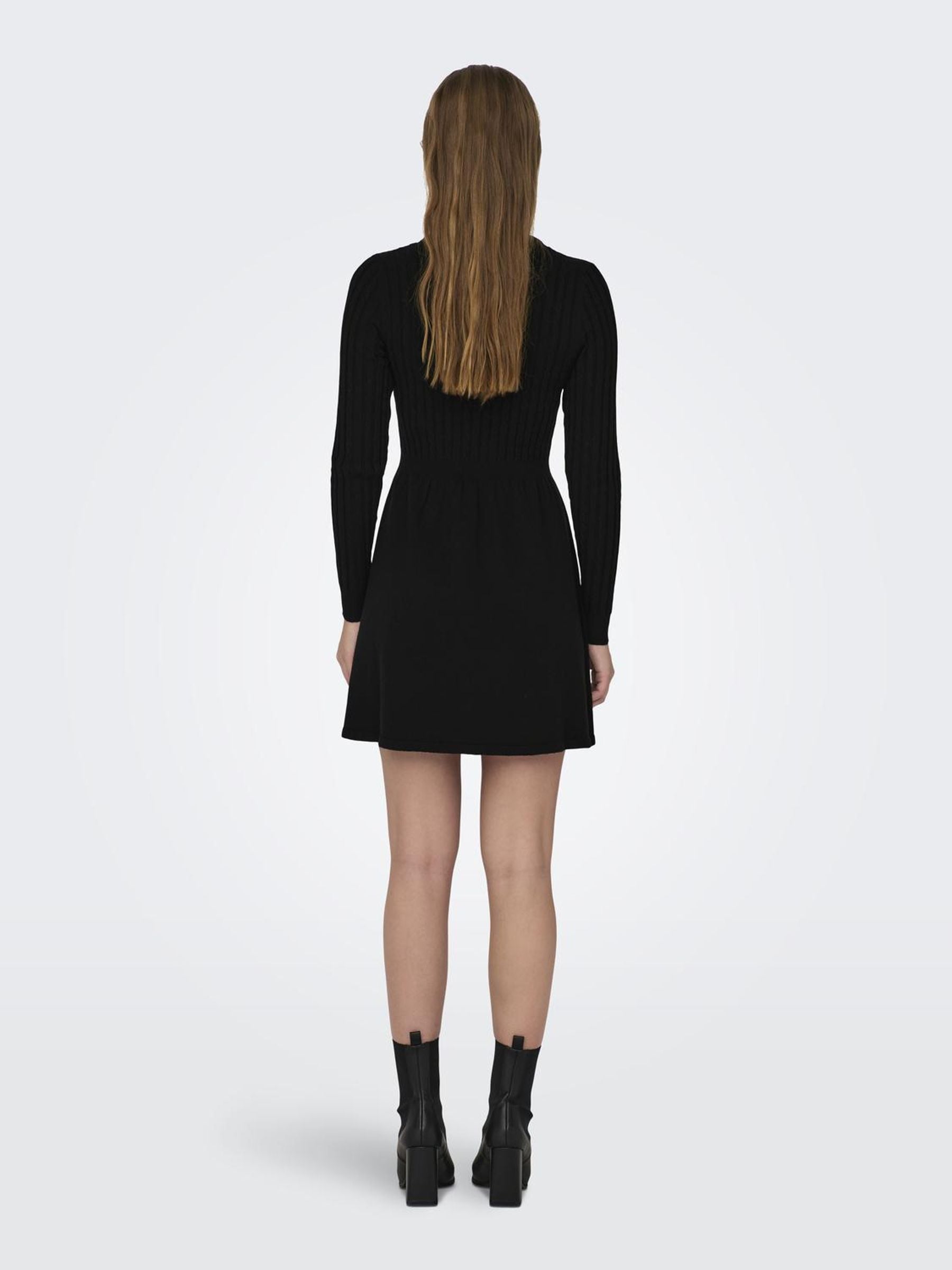 ONLY Strickkleid »ONLFIA LS CABLE DRESS KNT«, tailliert und mit dezentem Zopfstrickmuster im Oberteil