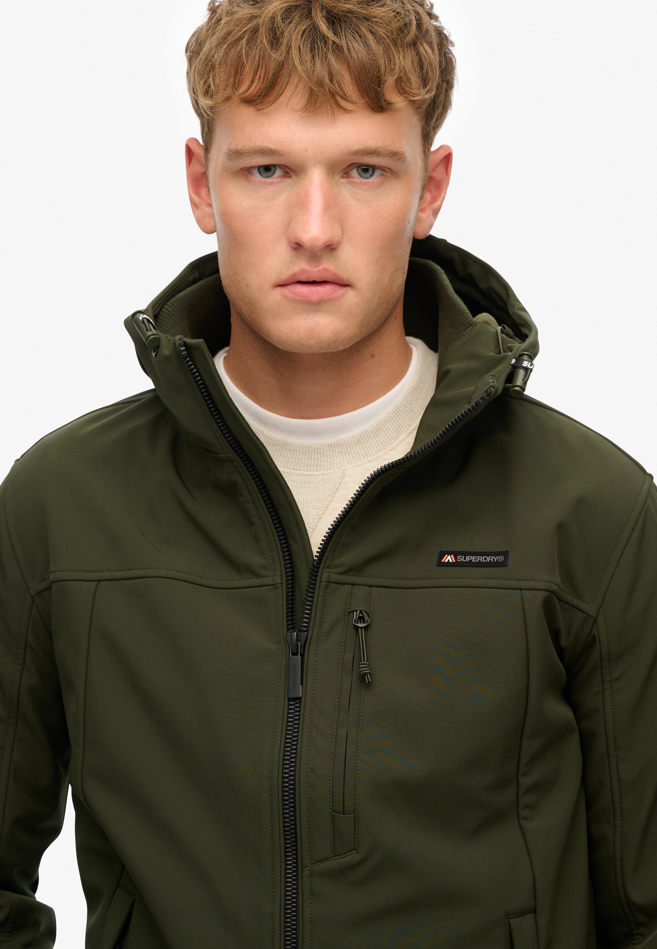 Superdry Outdoorjacke »HOODED SOFT SHELL TREKKER JKT« mit Kapuze