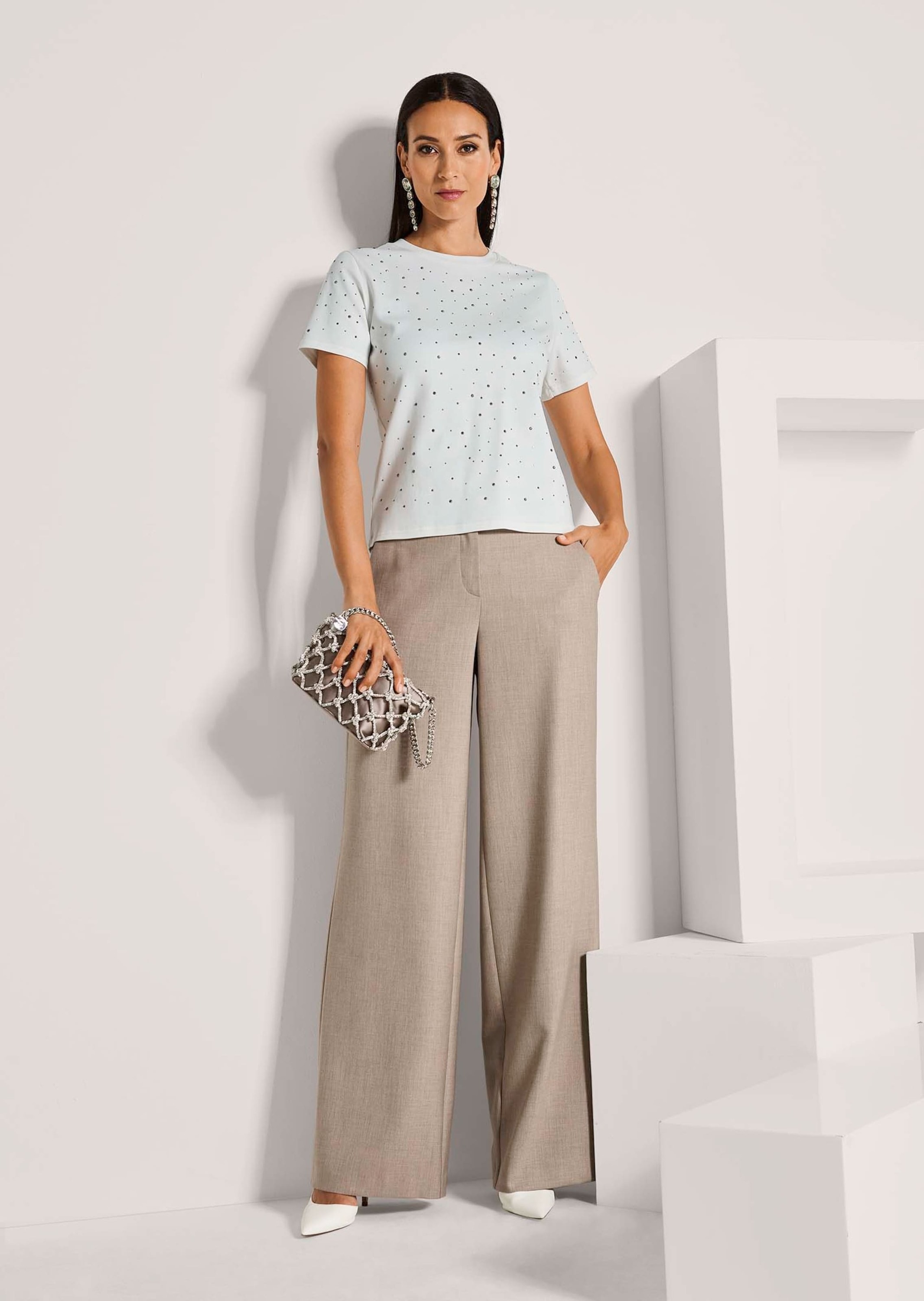 MADELEINE Kurzarmshirt »Glanzshirt Luxuriöses Shirt mit Strassakzenten«