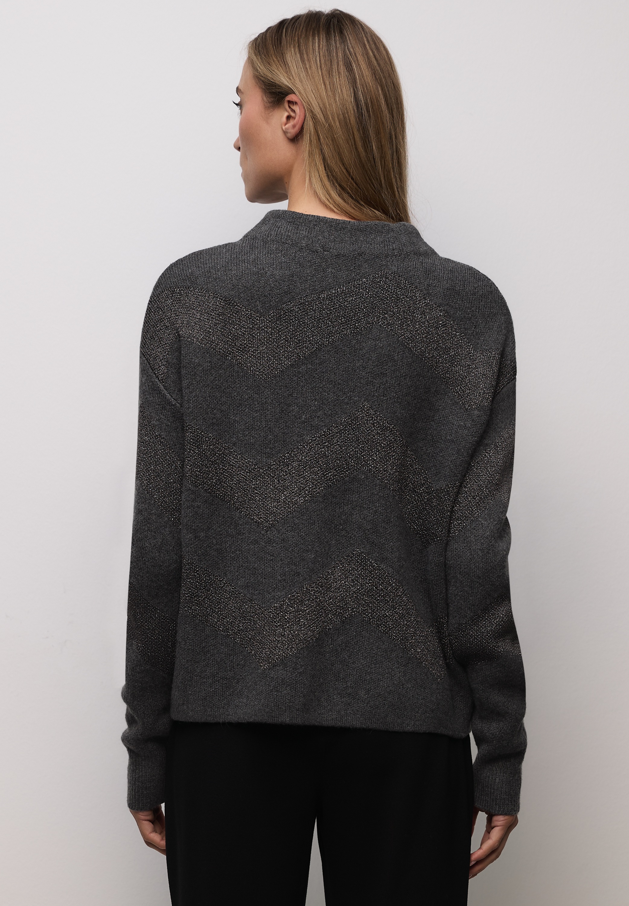 STREET ONE Stehkragenpullover mit Glitzerdetails und grafischem Muster