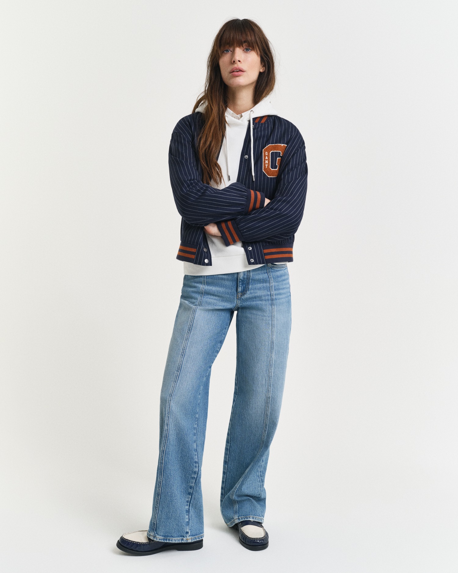 Gant Hoodie »REG TONAL SHIELD HOODIE«, Ton in Ton Stickerei, Rippbündchen
