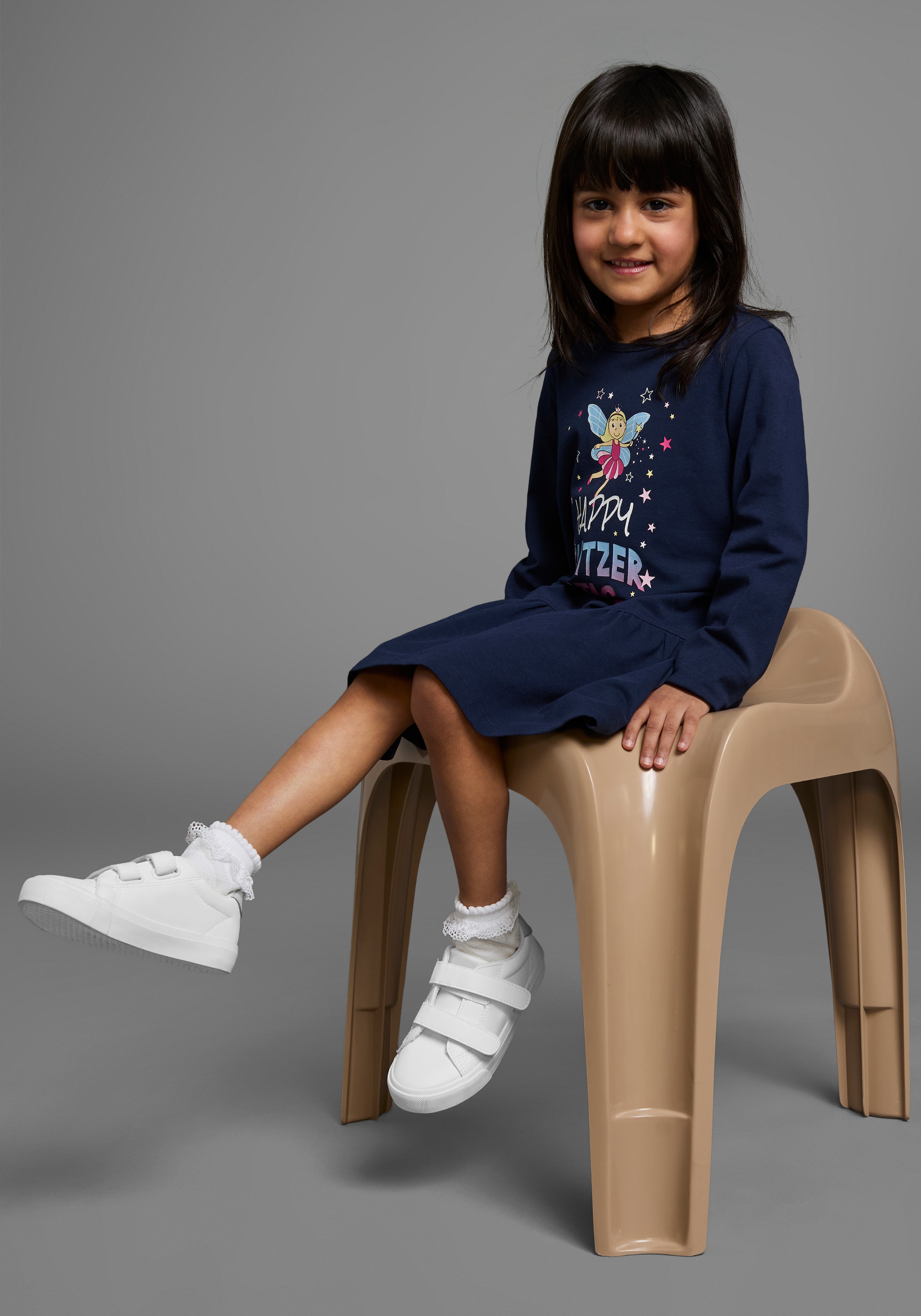KIDSWORLD Jerseykleid »HAPPY GLITZER TAG«, kniefreie Länge, verspielter Look, aus Baumwollmischung