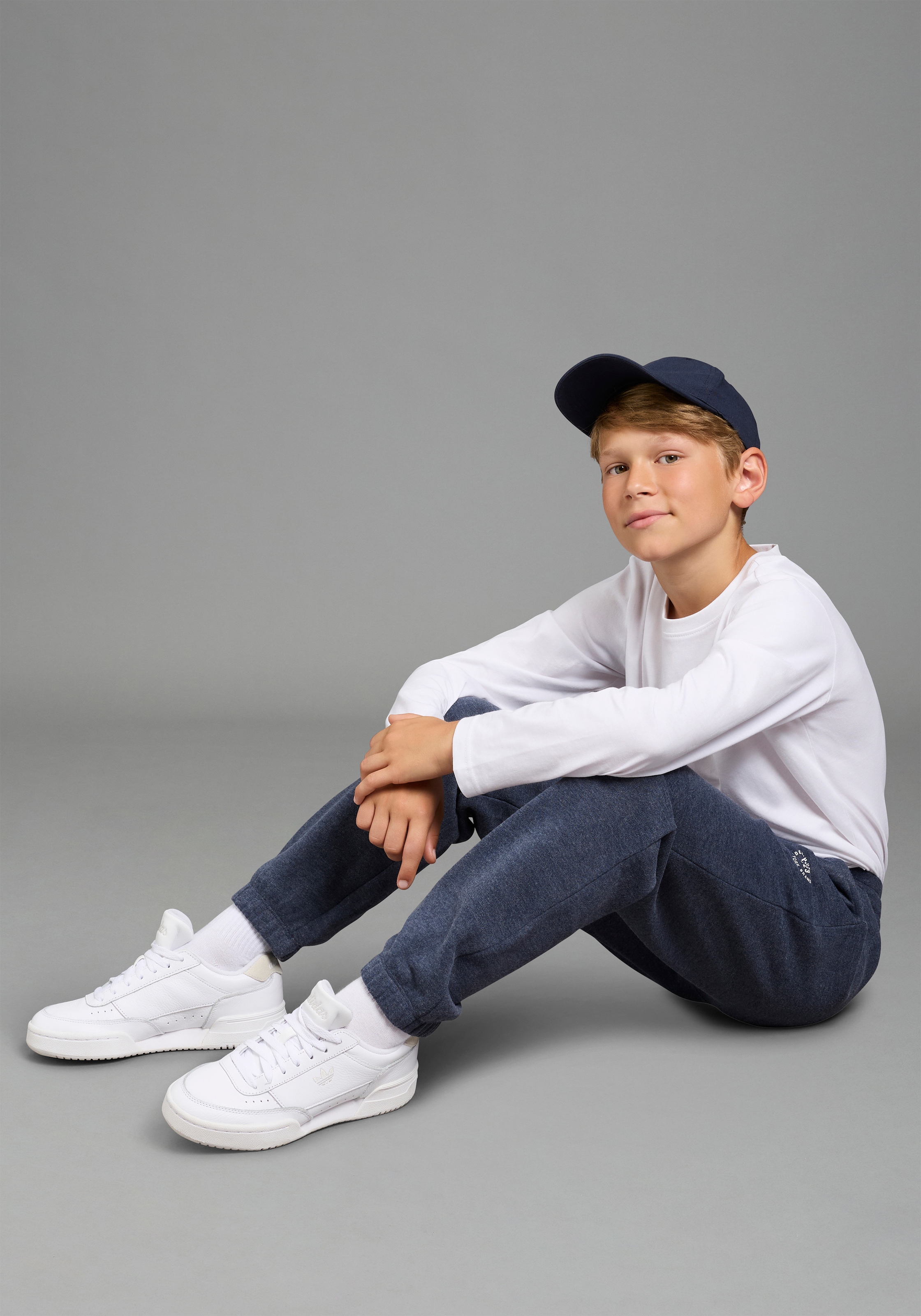 H.I.S Sweathose »H.I.S Basic Sweatshose, Jogginghose für Jungen«  Für TEENS. Sweathose mit kleinem Badge